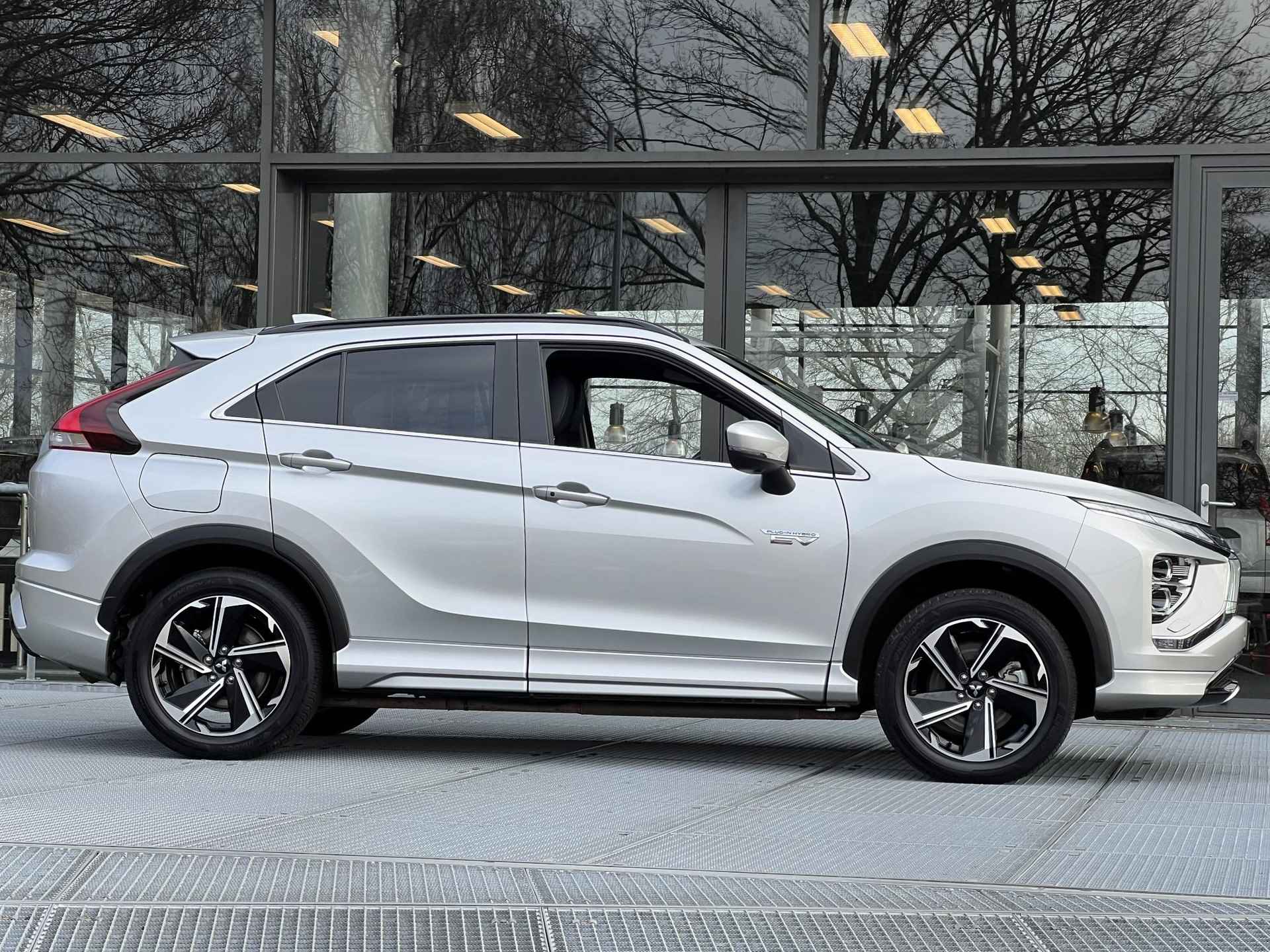 Mitsubishi Eclipse Cross 2.4 PHEV Executive | Navigatie | Adaptieve cruise control | Trekhaak - 19/37