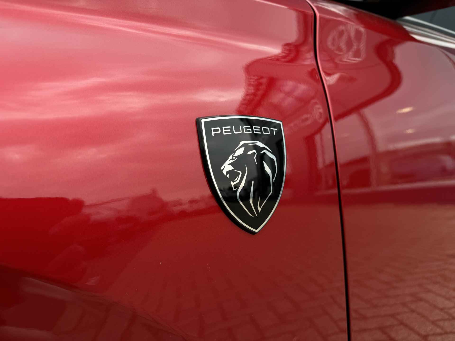 Peugeot 308 1.6 HYbrid 225PK GT | Schuif/kantel dak | 360' Camera | Focal | AGR massage+verwarmde stoelen | Carplay - 9/51