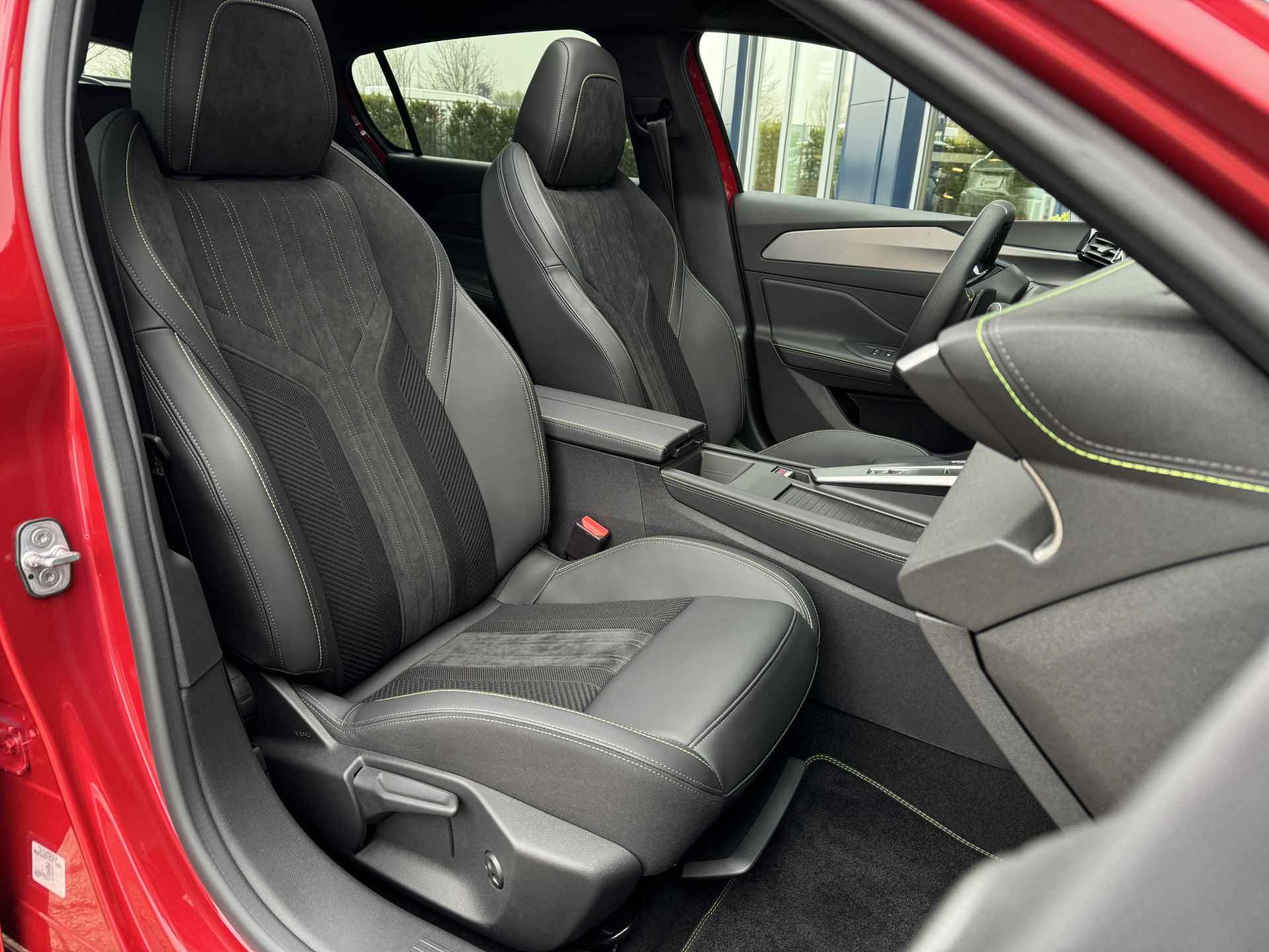 Peugeot 308 1.6 HYbrid 225PK GT | Schuif/kantel dak | 360' Camera | Focal | AGR massage+verwarmde stoelen | Carplay - 23/51
