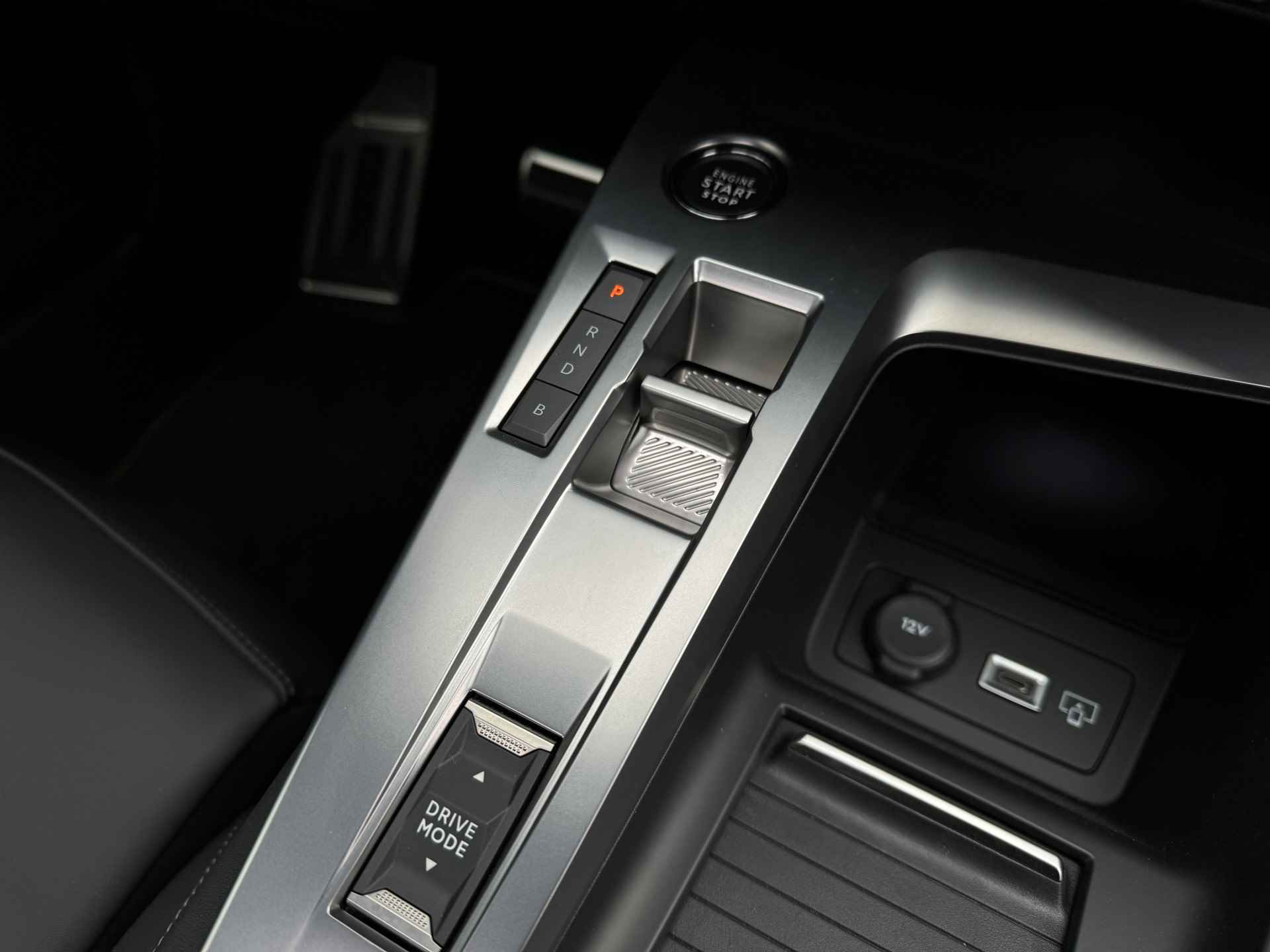 Peugeot 308 1.6 HYbrid 225PK GT | Schuif/kantel dak | 360' Camera | Focal | AGR massage+verwarmde stoelen | Carplay - 32/51