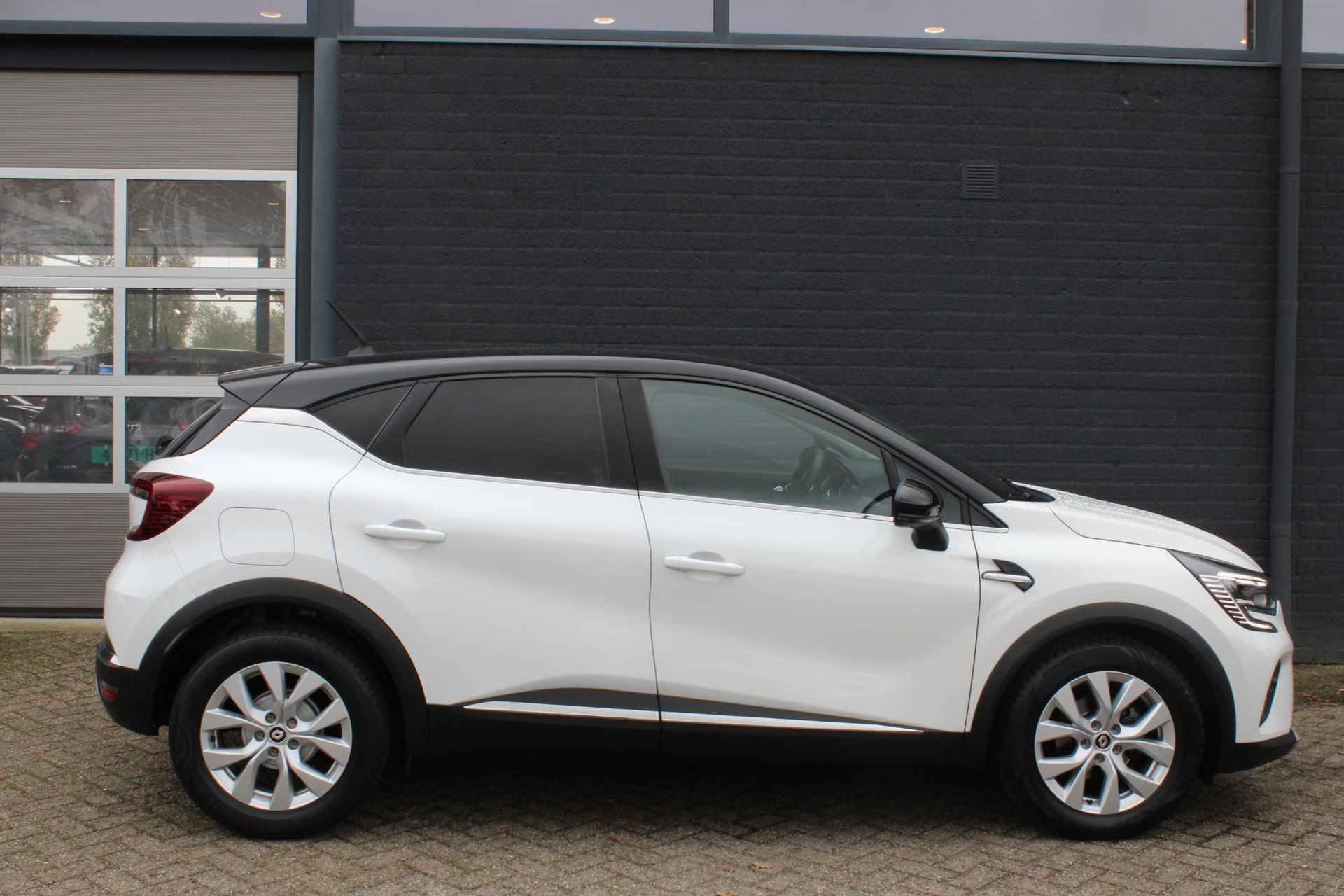 Renault Captur TCe 100 Bi-Fuel Intens NL-Auto | Navigatie | Camera | Adaptieve Cruise Control | Stoelverwarming/ LM-velgen | Parkeersensoren | Trekhaak | 1e Eigenaar - 3/29