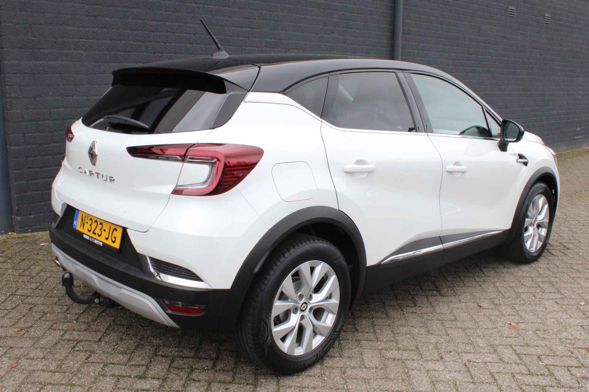 Renault Captur TCe 100 Bi-Fuel Intens NL-Auto | Navigatie | Camera | Adaptieve Cruise Control | Stoelverwarming/ LM-velgen | Parkeersensoren | Trekhaak | 1e Eigenaar - 4/29