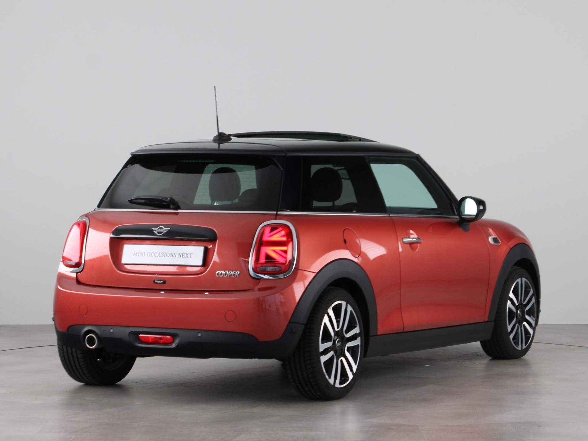 MINI 3-deurs Cooper Summer Red Edition Aut. - 10/26