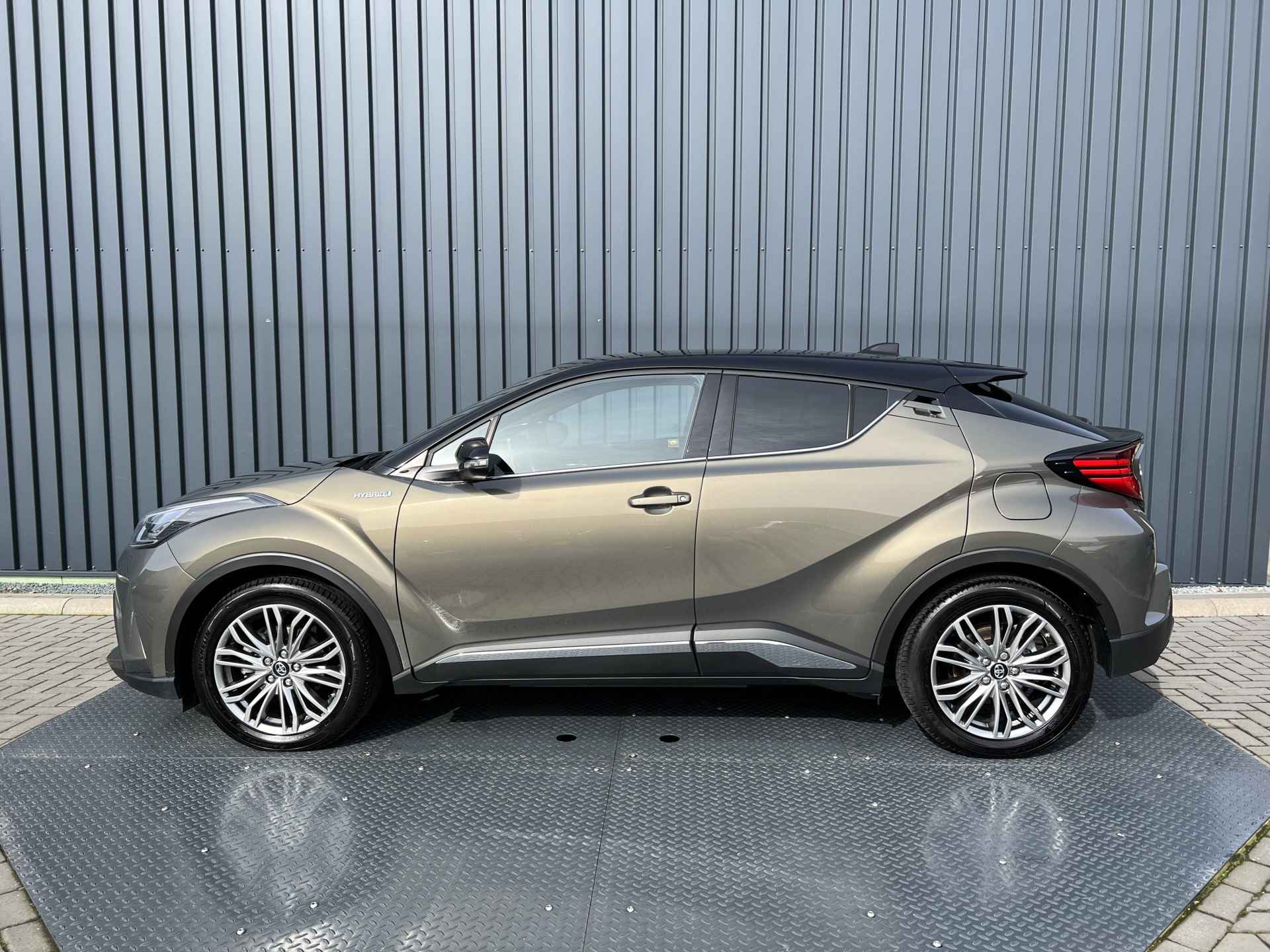 Toyota C-HR 2.0 Hybrid Executive / Bi tone | Vol Leer | Kleur: Oxide Brons | JBL | LED | Rijklaar!!| - 16/39