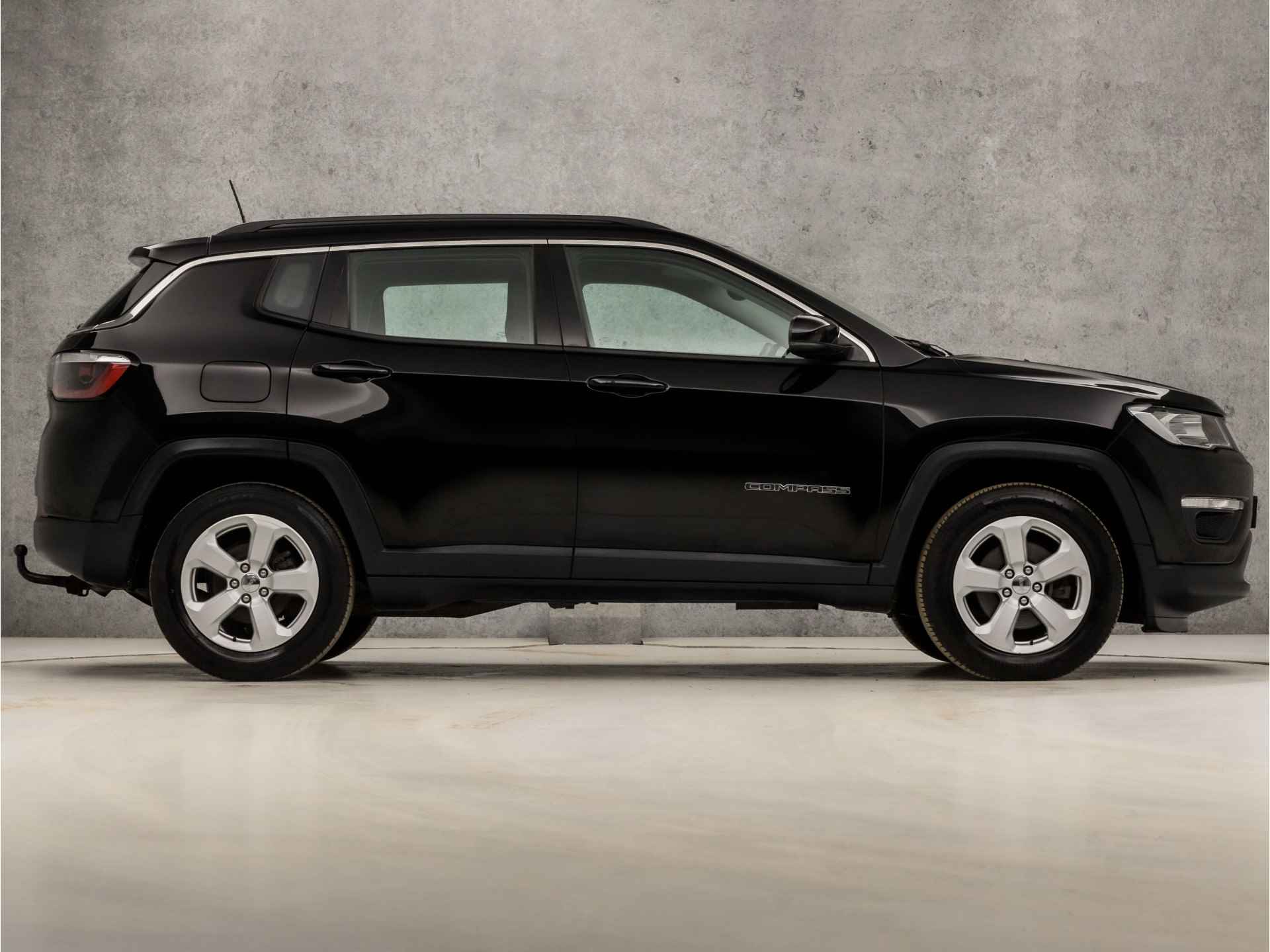 Jeep Compass 1.4 MultiAir Longitude Sport (NAVIGATIE, BLUETOOTH, CRUISE, CLIMATE, CAMERA, ELEK PAKKET, ARMSTEUN, SPORTSTOELEN, LEDER, LM VELGEN, PARKEERSENSOREN, TREKHAAK, NIEUWE APK, NIEUWSTAAT) - 4/32