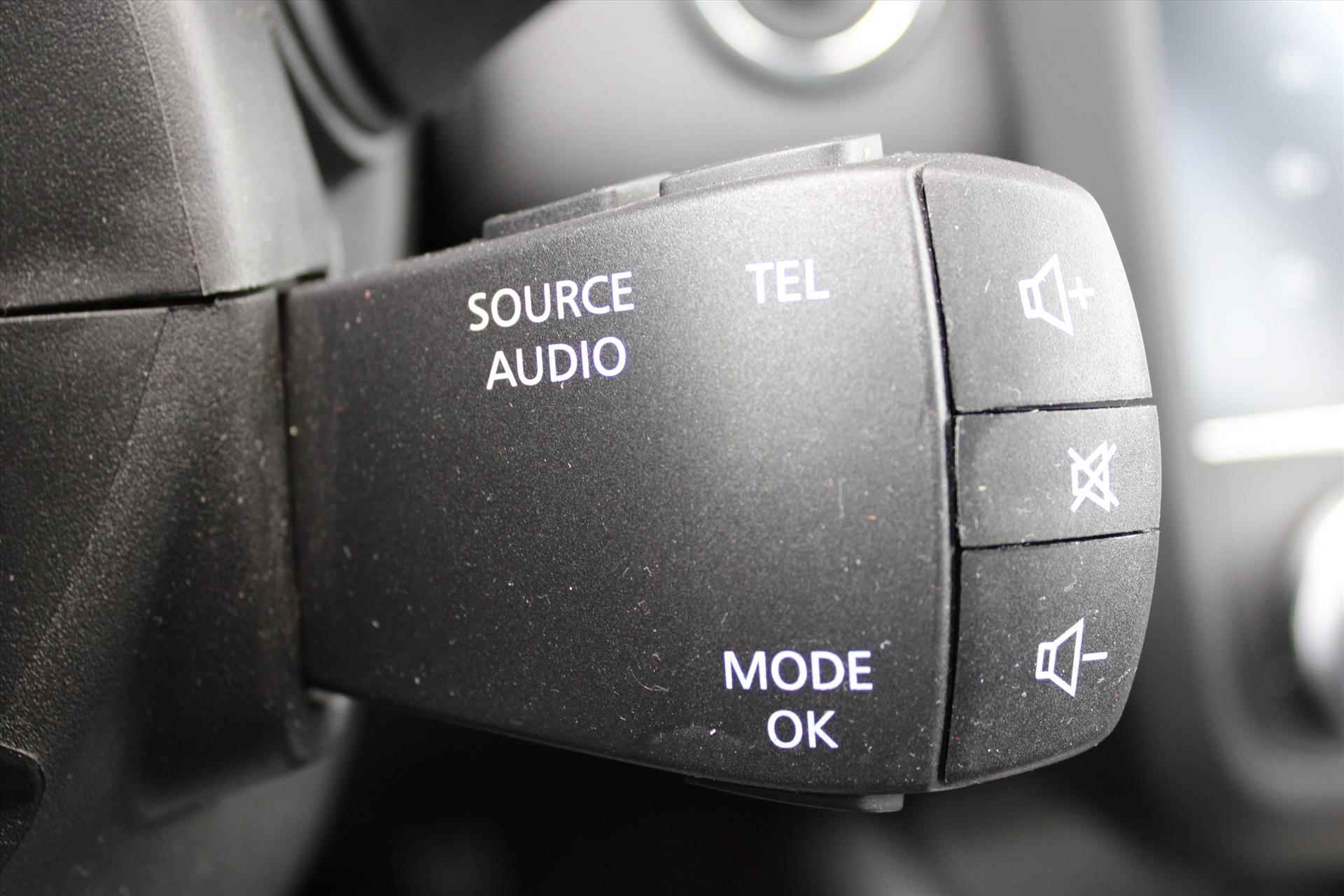 RENAULT Kadjar TCe 160pk EDC Automaat Black Edition | Glazen dak | Navigatie | Cruise control | Camera + sensoren | 1500 KG trekgewicht | - 29/56