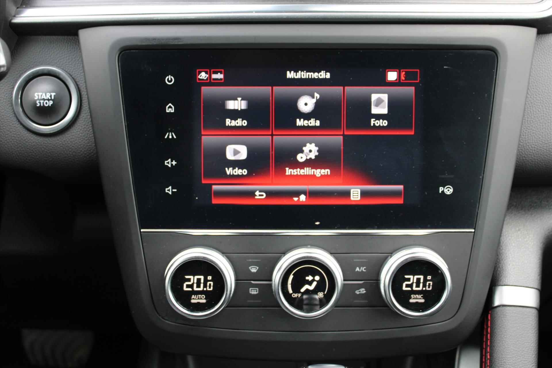 RENAULT Kadjar TCe 160pk EDC Automaat Black Edition | Glazen dak | Navigatie | Cruise control | Camera + sensoren | 1500 KG trekgewicht | - 40/56