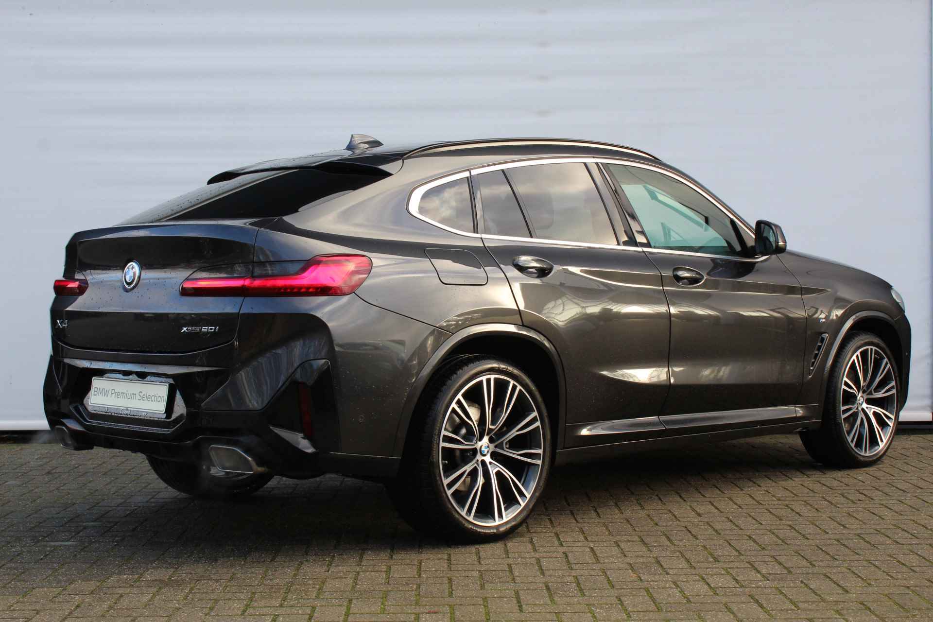 BMW X4 xDrive20i M Sport Automaat / Panoramadak / Adaptieve LED / Sportstoelen / M Sportonderstel / Live Cockpit Professional - 4/30