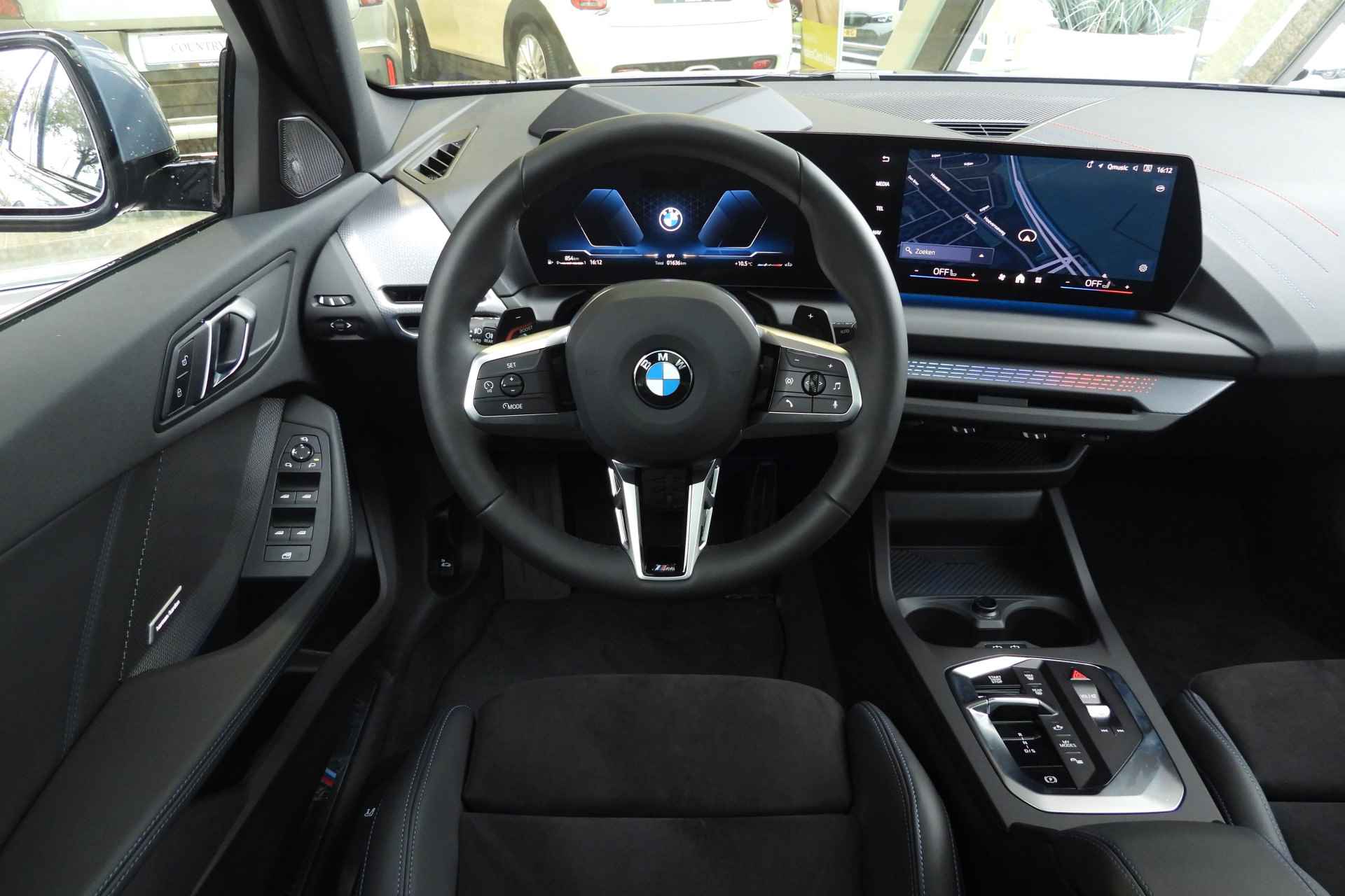 BMW 1-serie 120 High Executive M Sport Automaat / Panoramadak / Sportstoelen / Stoelverwarming / Adaptieve LED / Head-Up / Harman Kardon / Live Cockpit Professional - 4/43