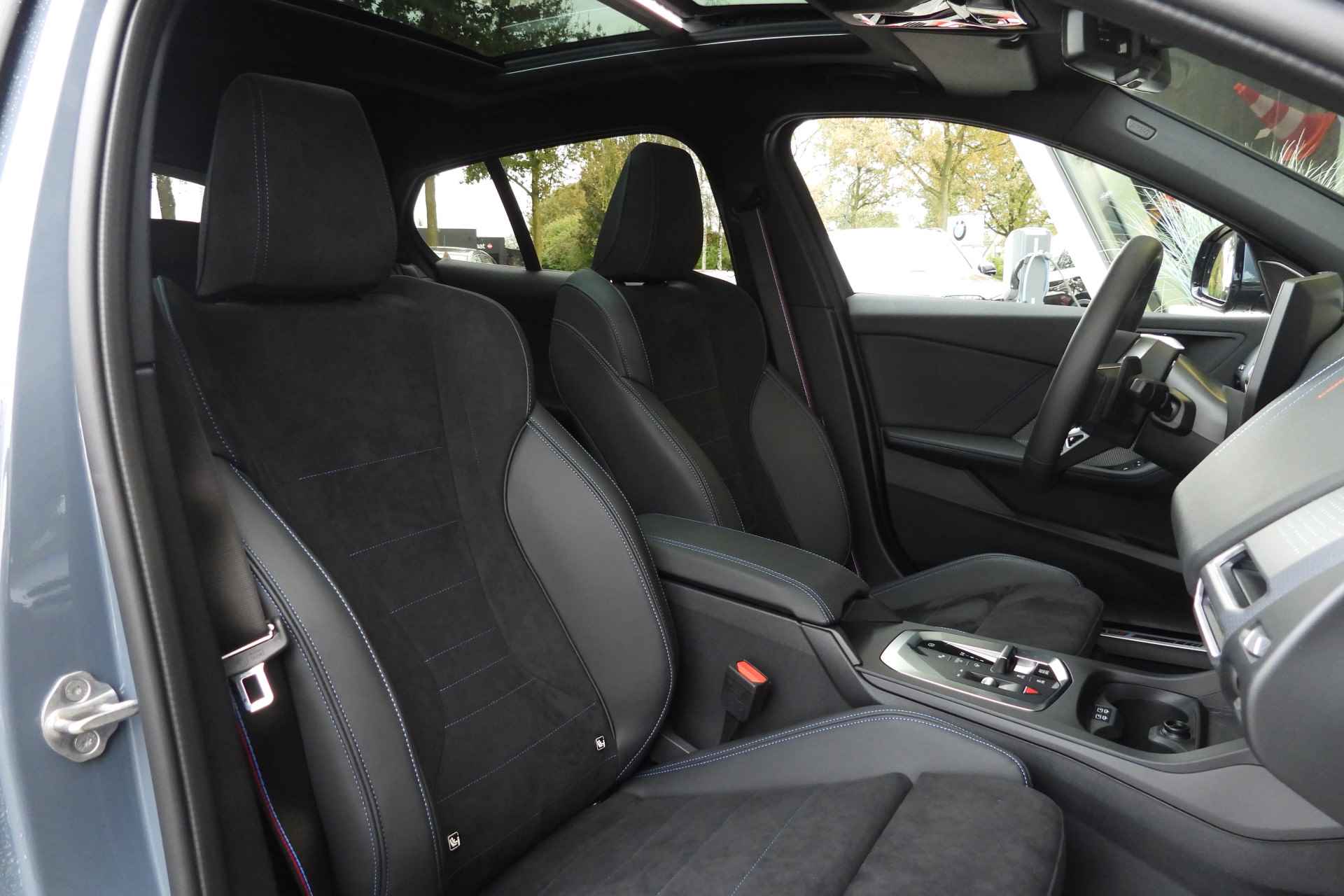 BMW 1-serie 120 High Executive M Sport Automaat / Panoramadak / Sportstoelen / Stoelverwarming / Adaptieve LED / Head-Up / Harman Kardon / Live Cockpit Professional - 6/43