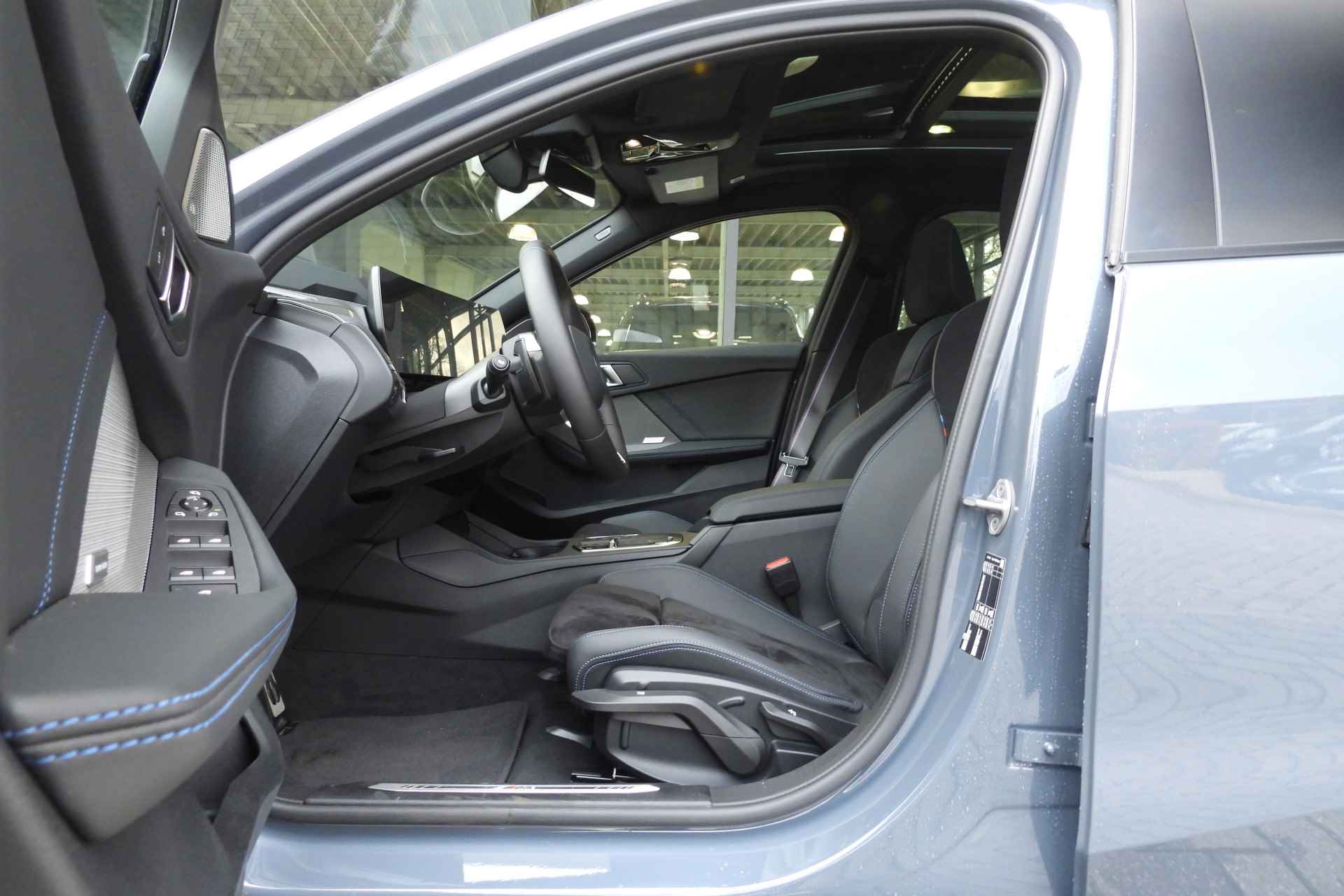 BMW 1-serie 120 High Executive M Sport Automaat / Panoramadak / Sportstoelen / Stoelverwarming / Adaptieve LED / Head-Up / Harman Kardon / Live Cockpit Professional - 17/43