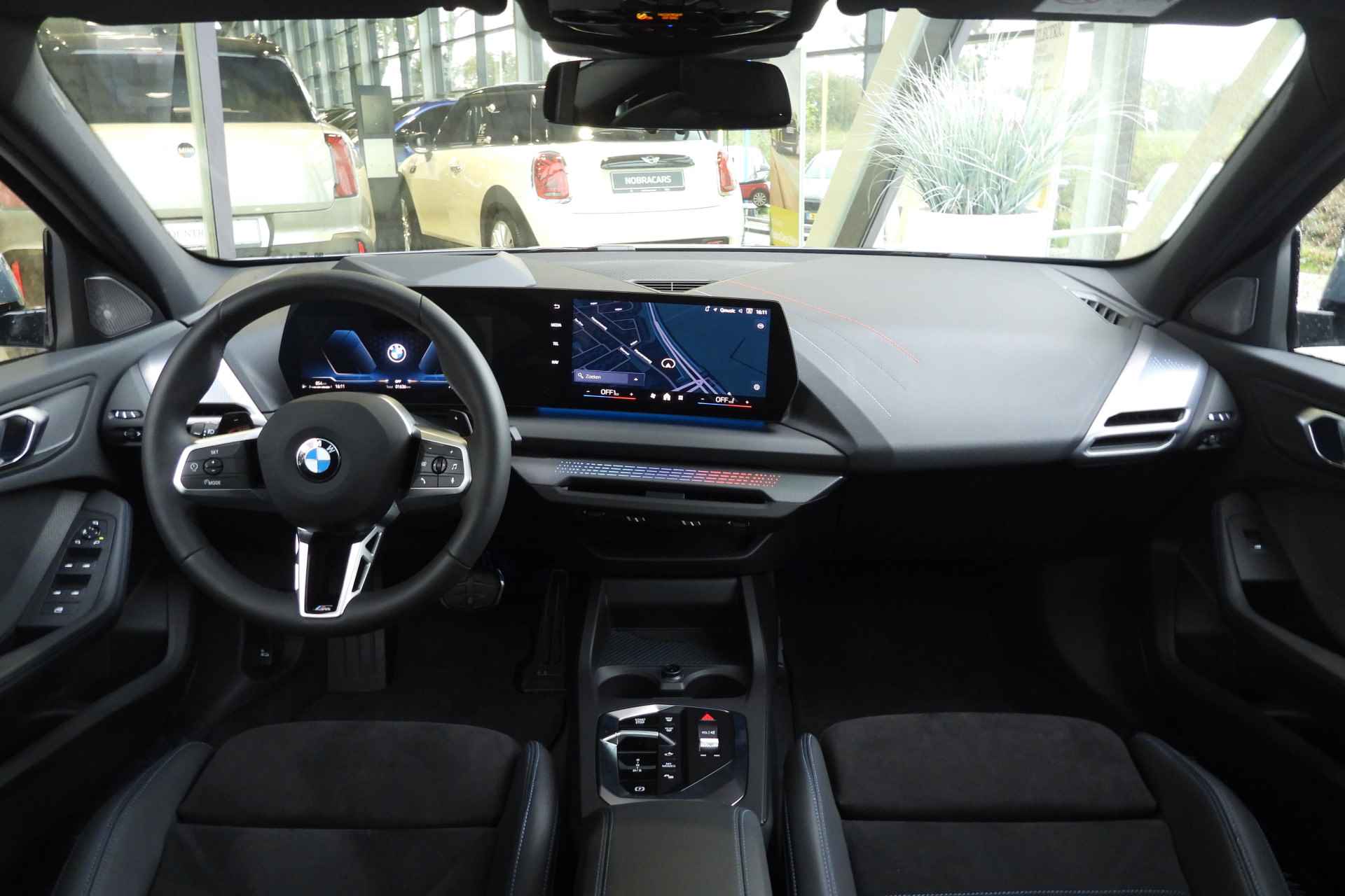 BMW 1-serie 120 High Executive M Sport Automaat / Panoramadak / Sportstoelen / Stoelverwarming / Adaptieve LED / Head-Up / Harman Kardon / Live Cockpit Professional - 25/43