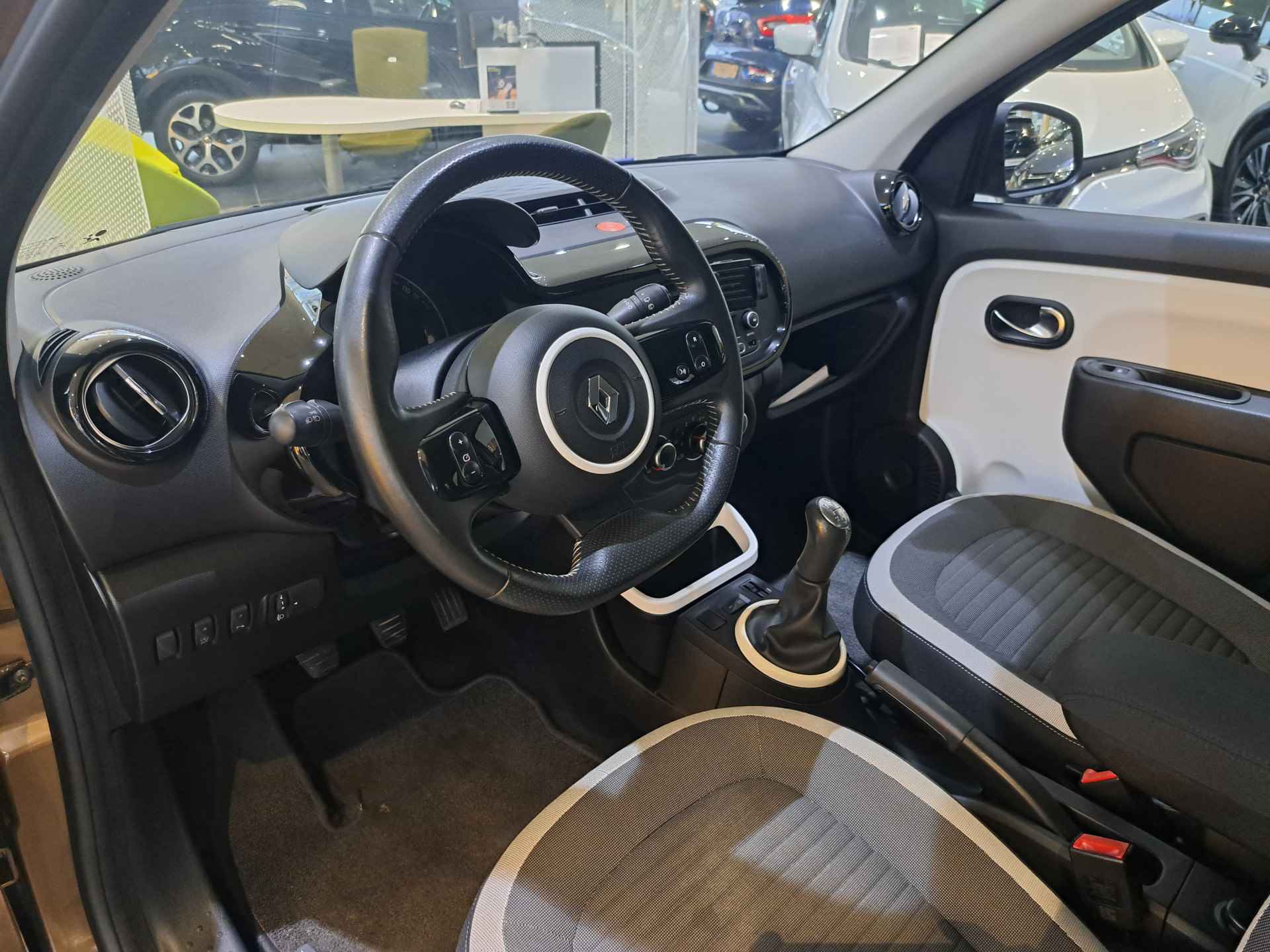 Renault Twingo 1.0 SCe Expression | Airco | Parkeersensoren | Elektr spiegels | Radio-Bluetooth | incl. Bovag rijklaarpakket met 12 maanden garantie | - 14/21