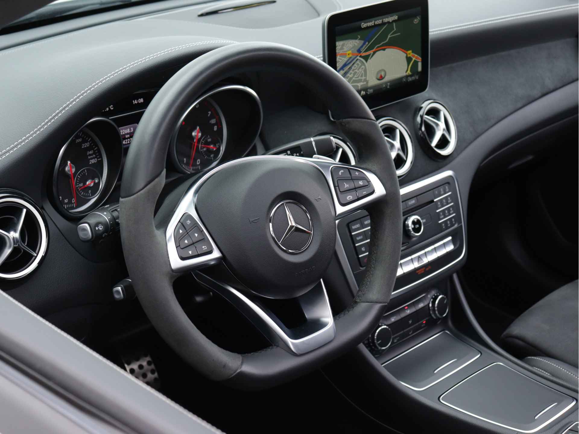 Mercedes-Benz CLA-Klasse Shooting Brake 180 AMG line 122pk automaat | Panoramadak | LED | 19'' velgen | Camera | Navigatie | Stoelverwarming | Sfeerverlichting | Alcantara - 9/62