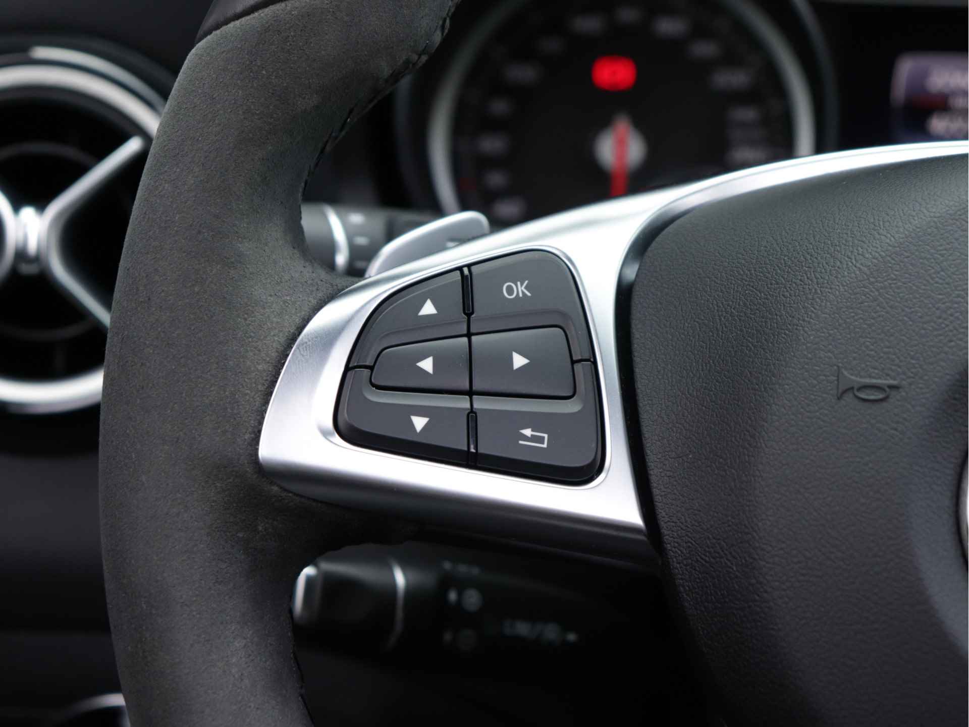 Mercedes-Benz CLA-Klasse Shooting Brake 180 AMG line 122pk automaat | Panoramadak | LED | 19'' velgen | Camera | Navigatie | Stoelverwarming | Sfeerverlichting | Alcantara - 12/62