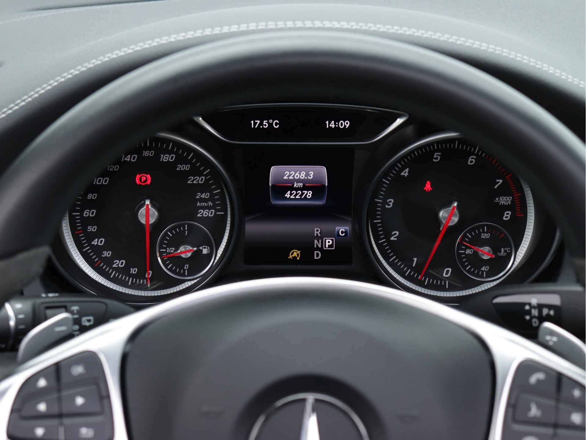 Mercedes-Benz CLA-Klasse Shooting Brake 180 AMG line 122pk automaat | Panoramadak | LED | 19'' velgen | Camera | Navigatie | Stoelverwarming | Sfeerverlichting | Alcantara - 13/62