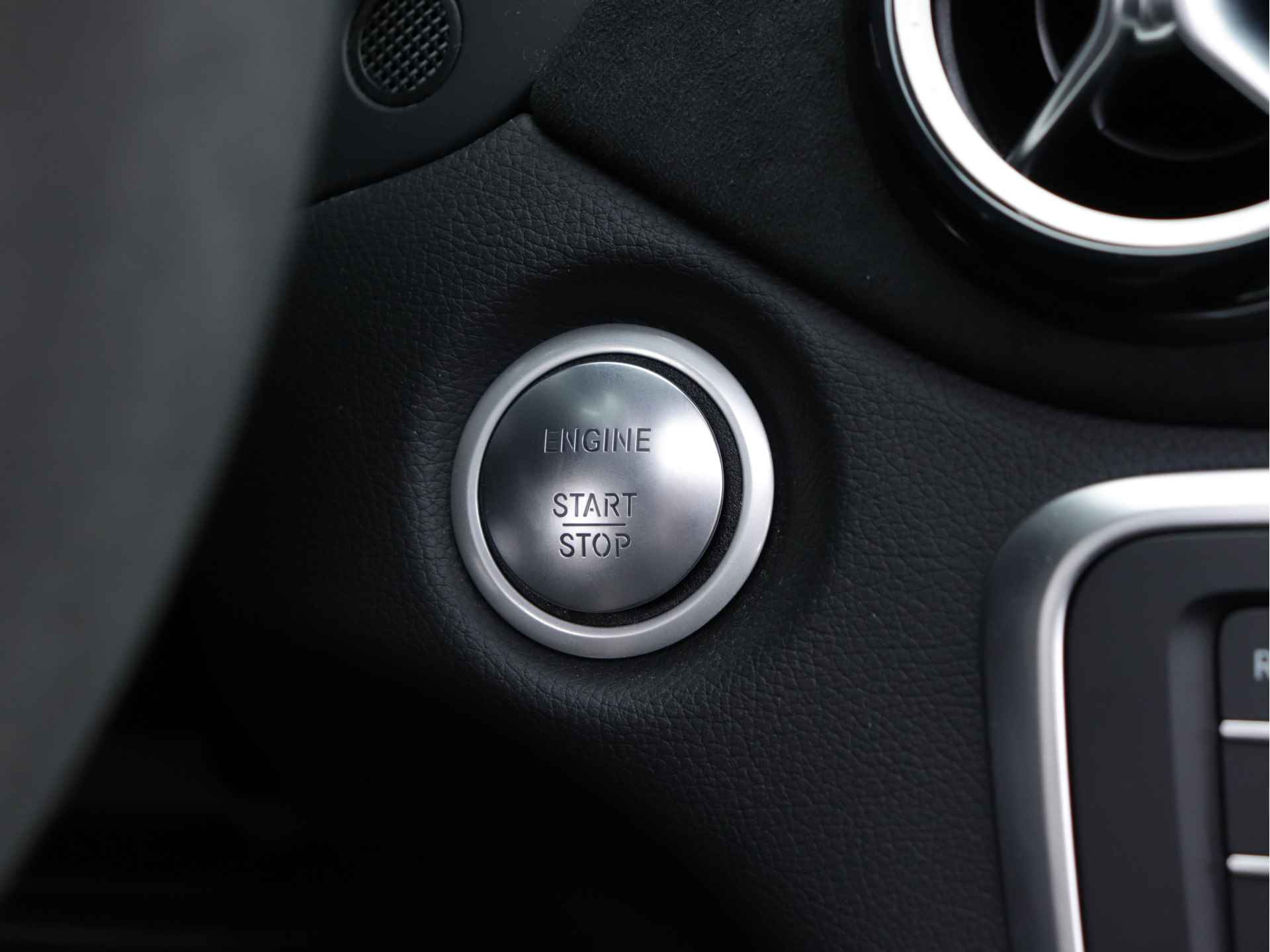 Mercedes-Benz CLA-Klasse Shooting Brake 180 AMG line 122pk automaat | Panoramadak | LED | 19'' velgen | Camera | Navigatie | Stoelverwarming | Sfeerverlichting | Alcantara - 20/62