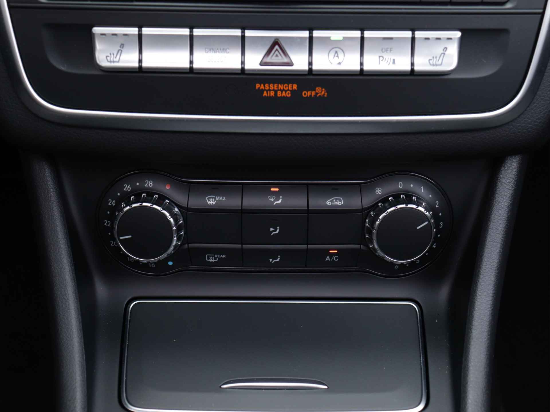 Mercedes-Benz CLA-Klasse Shooting Brake 180 AMG line 122pk automaat | Panoramadak | LED | 19'' velgen | Camera | Navigatie | Stoelverwarming | Sfeerverlichting | Alcantara - 29/62