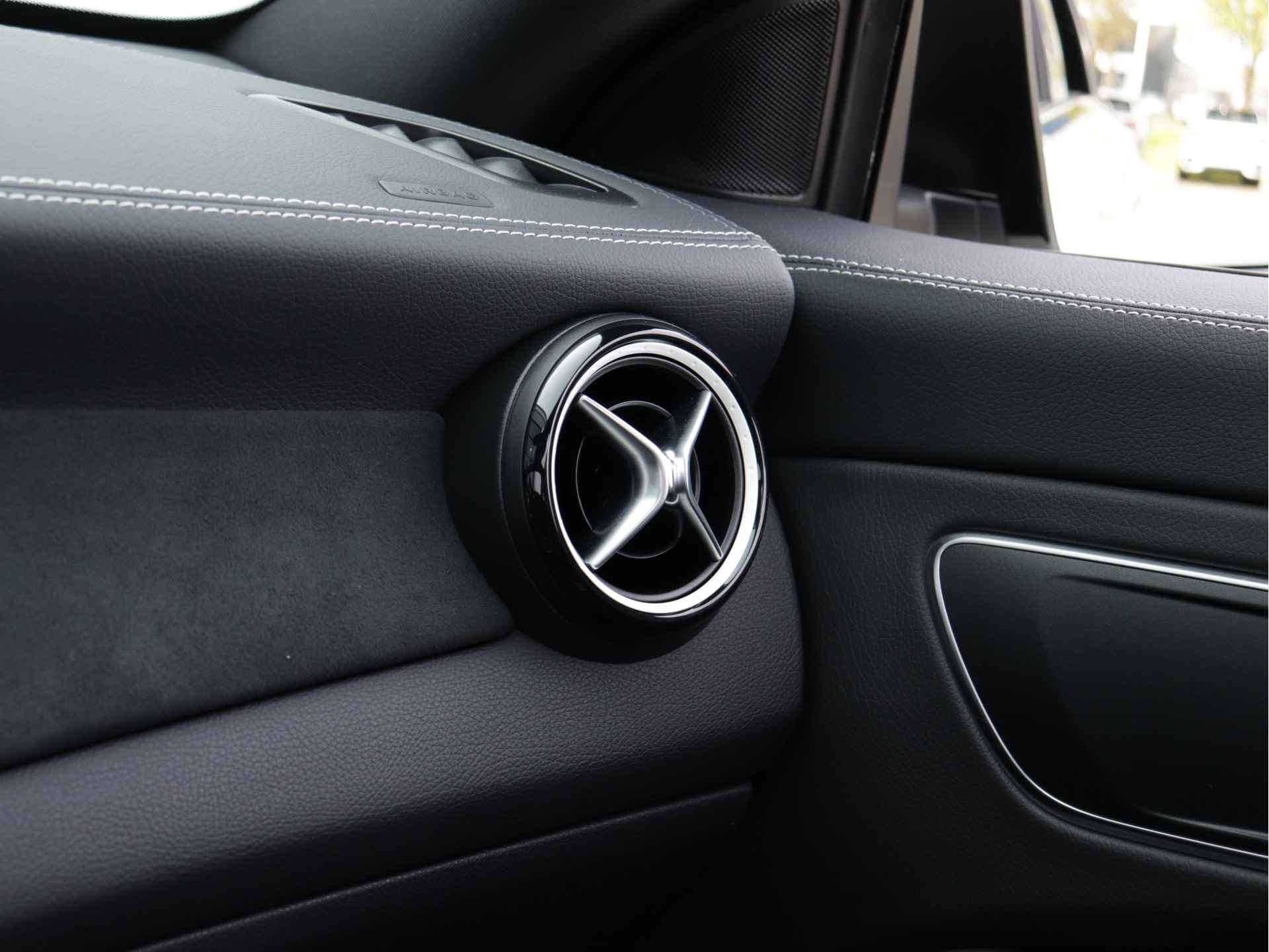 Mercedes-Benz CLA-Klasse Shooting Brake 180 AMG line 122pk automaat | Panoramadak | LED | 19'' velgen | Camera | Navigatie | Stoelverwarming | Sfeerverlichting | Alcantara - 32/62