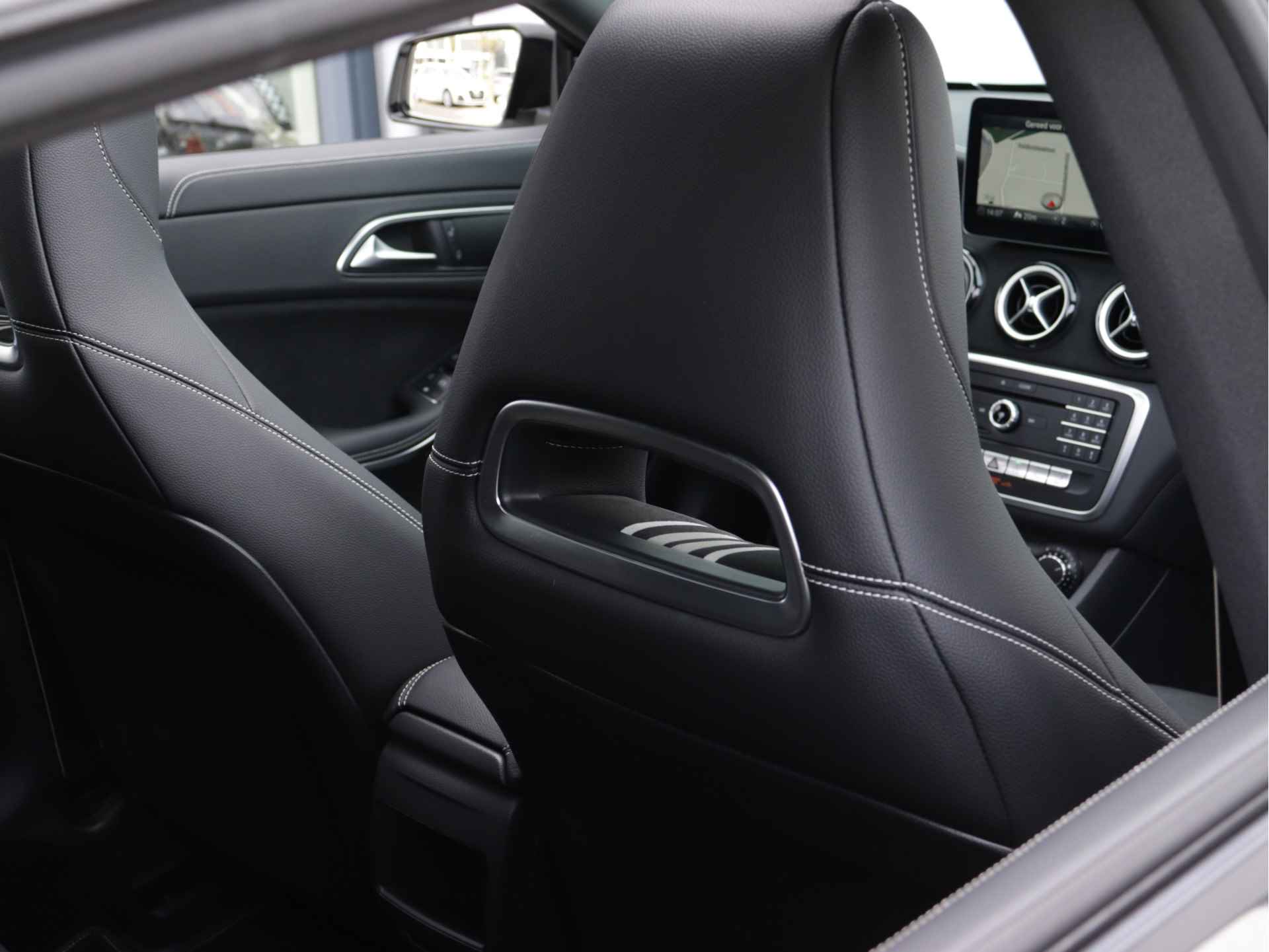Mercedes-Benz CLA-Klasse Shooting Brake 180 AMG line 122pk automaat | Panoramadak | LED | 19'' velgen | Camera | Navigatie | Stoelverwarming | Sfeerverlichting | Alcantara - 36/62