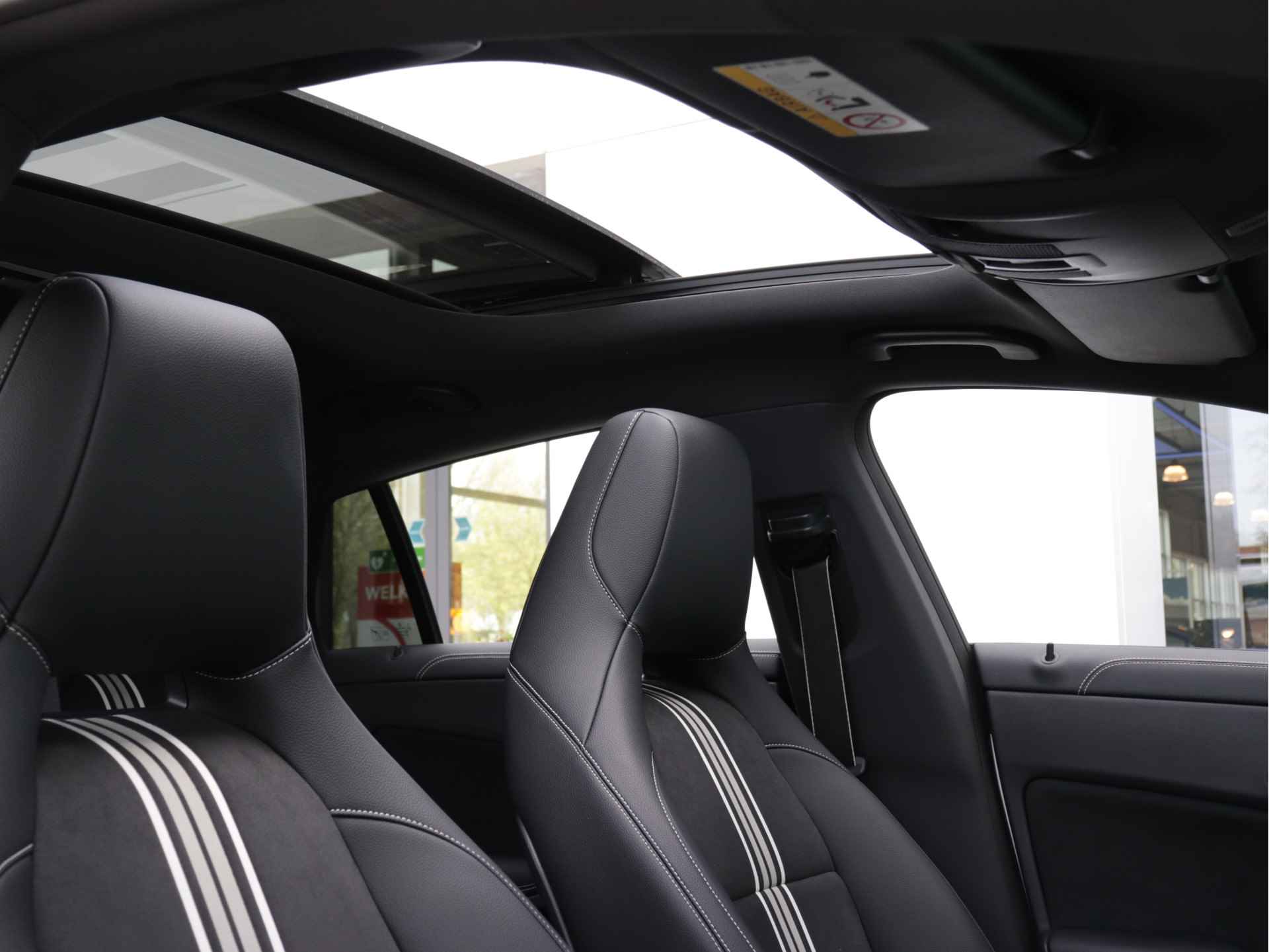Mercedes-Benz CLA-Klasse Shooting Brake 180 AMG line 122pk automaat | Panoramadak | LED | 19'' velgen | Camera | Navigatie | Stoelverwarming | Sfeerverlichting | Alcantara - 43/62