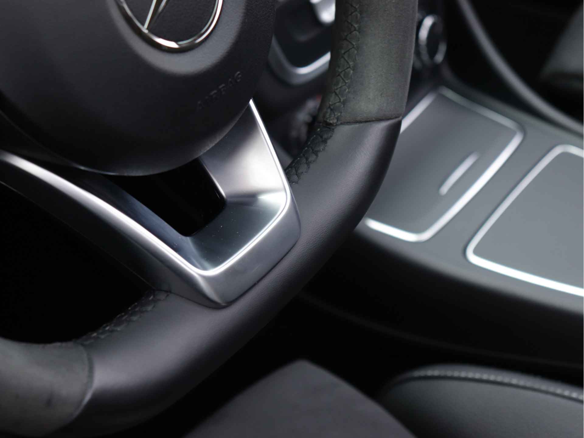 Mercedes-Benz CLA-Klasse Shooting Brake 180 AMG line 122pk automaat | Panoramadak | LED | 19'' velgen | Camera | Navigatie | Stoelverwarming | Sfeerverlichting | Alcantara - 45/62
