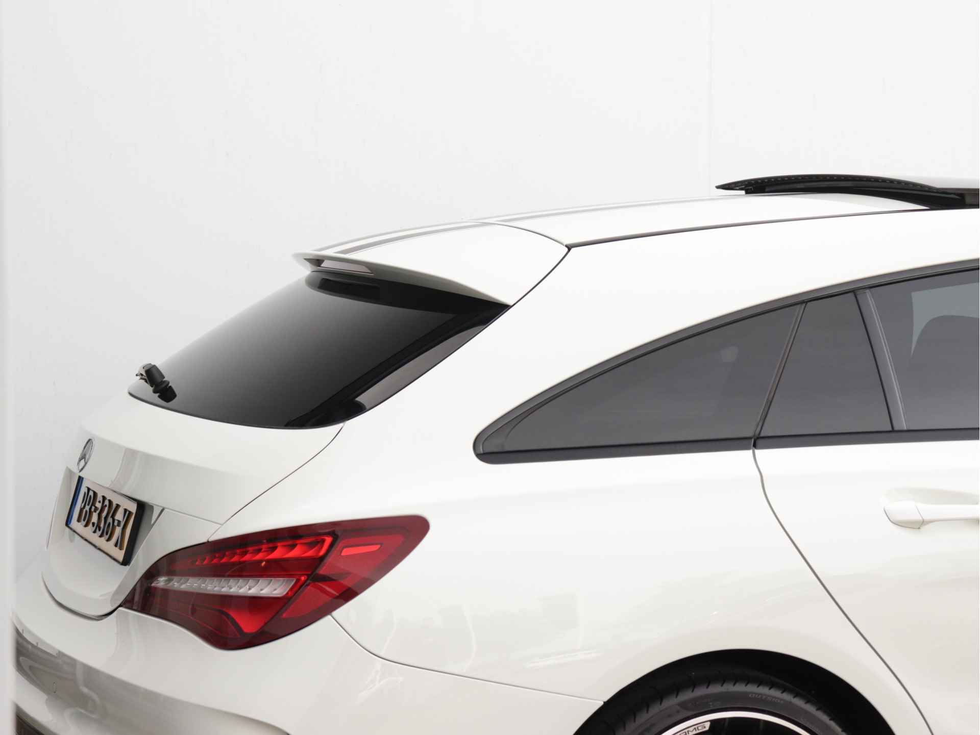 Mercedes-Benz CLA-Klasse Shooting Brake 180 AMG line 122pk automaat | Panoramadak | LED | 19'' velgen | Camera | Navigatie | Stoelverwarming | Sfeerverlichting | Alcantara - 47/62