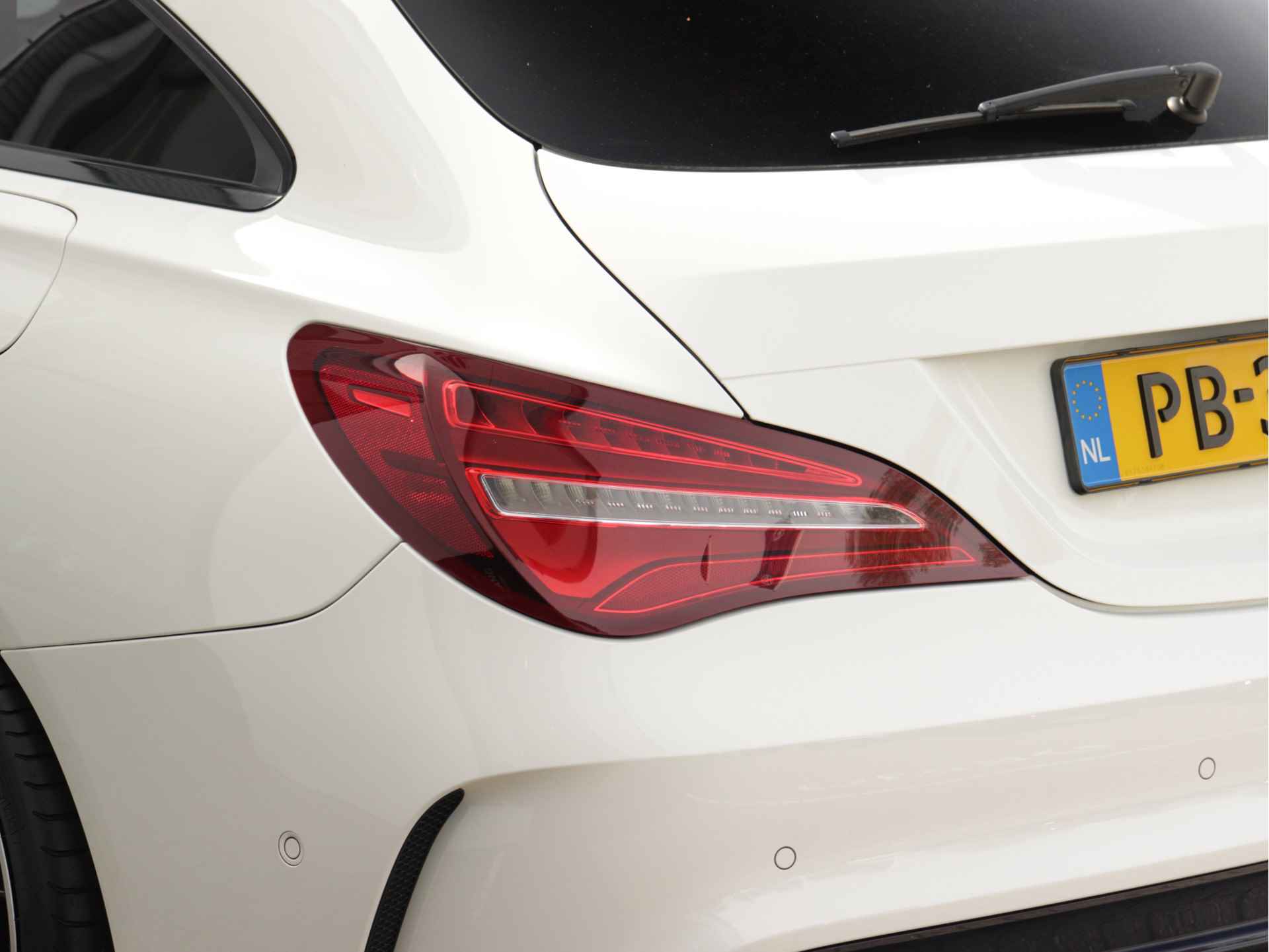 Mercedes-Benz CLA-Klasse Shooting Brake 180 AMG line 122pk automaat | Panoramadak | LED | 19'' velgen | Camera | Navigatie | Stoelverwarming | Sfeerverlichting | Alcantara - 56/62
