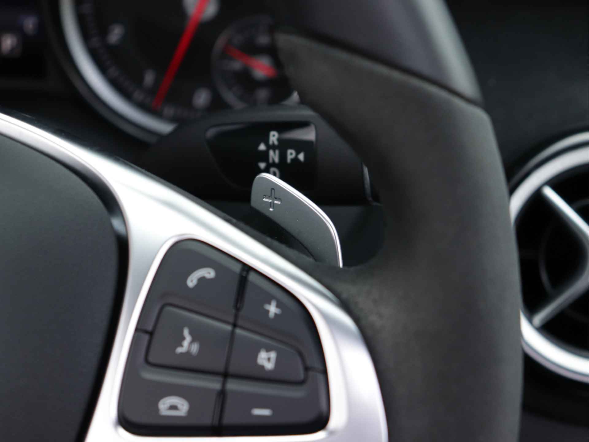 Mercedes-Benz CLA-Klasse Shooting Brake 180 AMG line 122pk automaat | Panoramadak | LED | 19'' velgen | Camera | Navigatie | Stoelverwarming | Sfeerverlichting | Alcantara - 58/62
