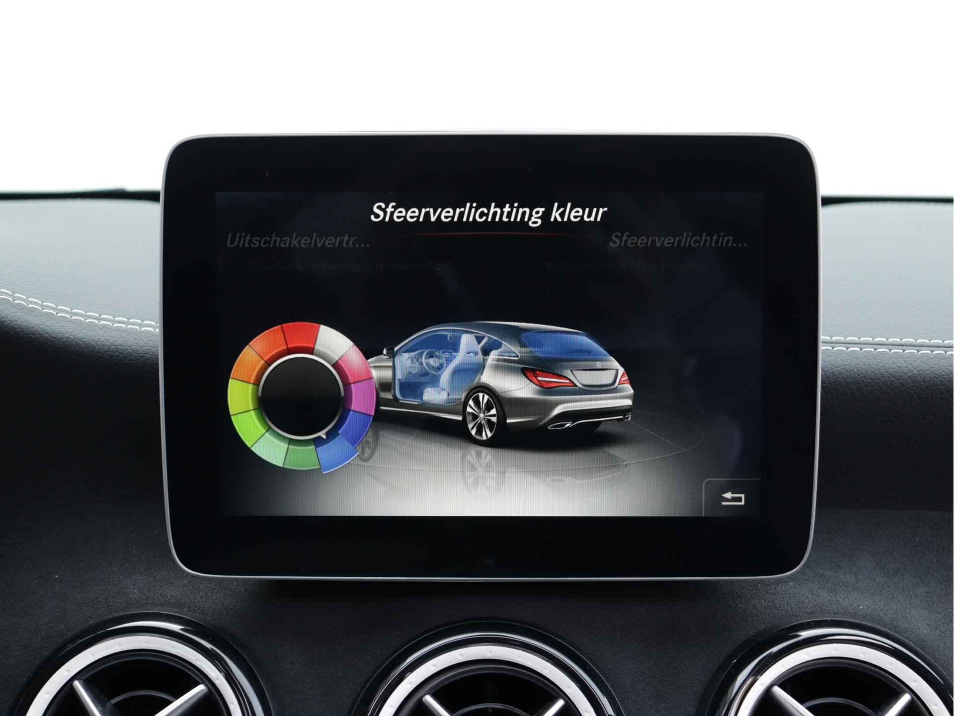 Mercedes-Benz CLA-Klasse Shooting Brake 180 AMG line 122pk automaat | Panoramadak | LED | 19'' velgen | Camera | Navigatie | Stoelverwarming | Sfeerverlichting | Alcantara - 60/62