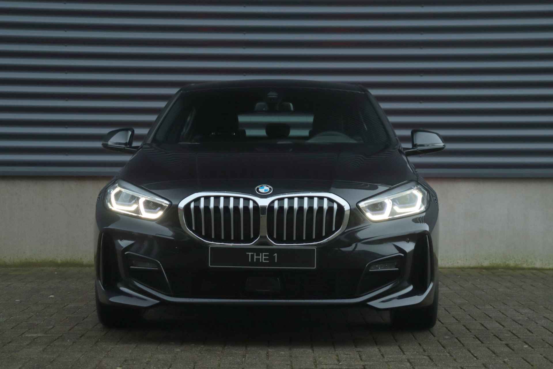 BMW 1 Serie 5-deurs 118i | Model M Sport | Innovation Pack - 3/35