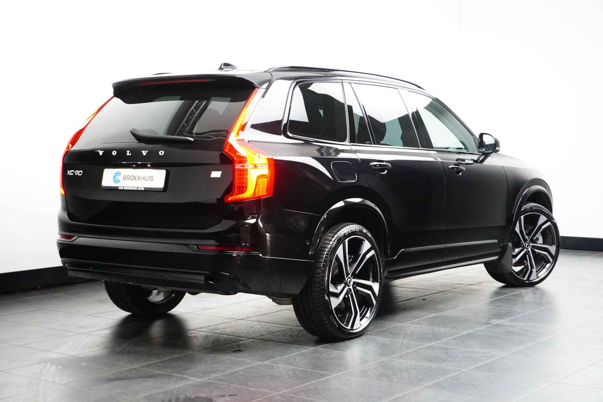 Volvo XC90 T8 Recharge AWD Ultimate Dark | Luchtvering | Massage | Geventileerde Stoelen | 360 Camera | Trekhaak | Bowers&Wilkins | - 5/38