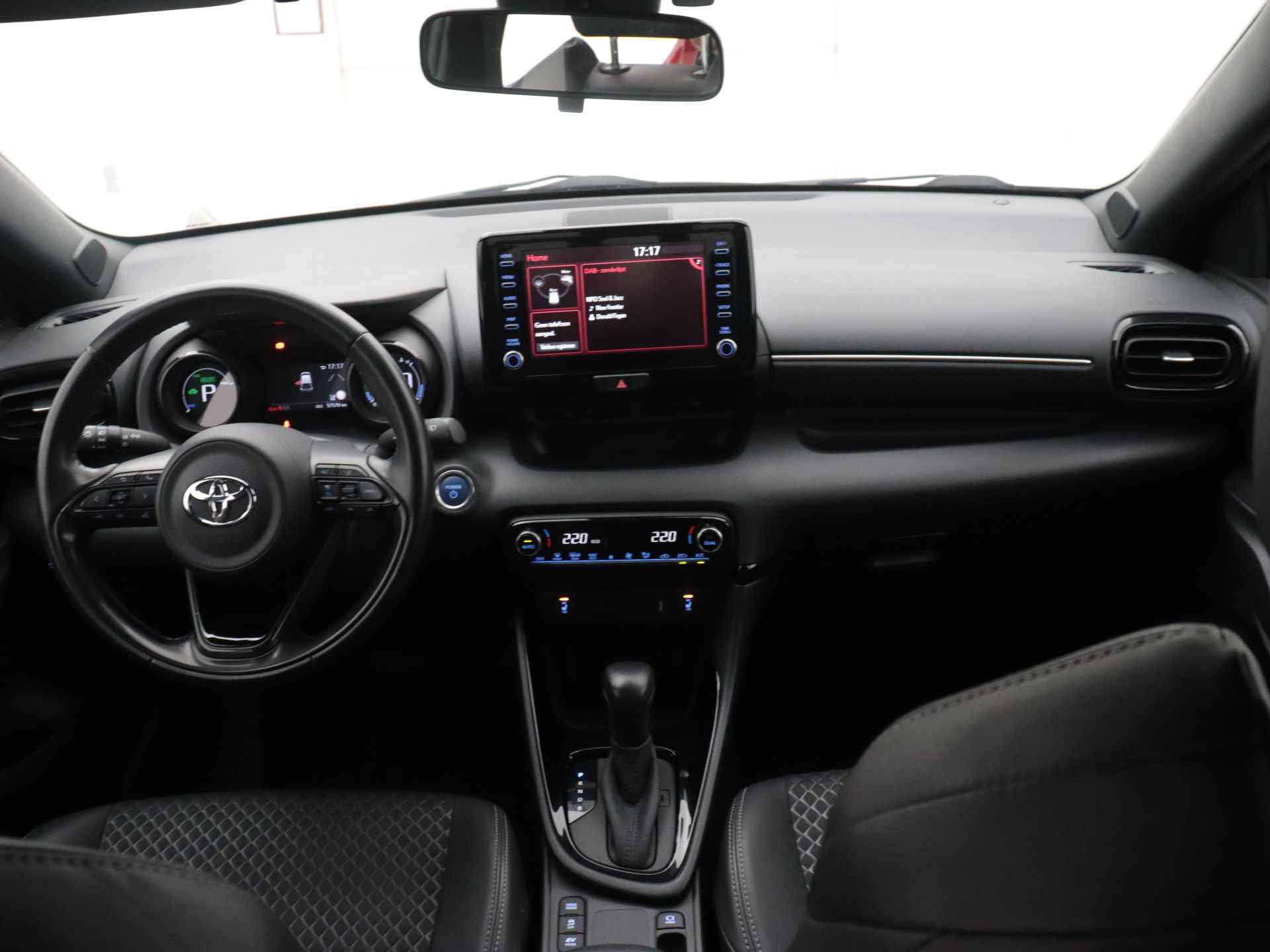 Toyota Yaris 1.5 Hybrid Executive Limited | Voorstoelen verwarmd | Camera | Climate Control | - 6/42