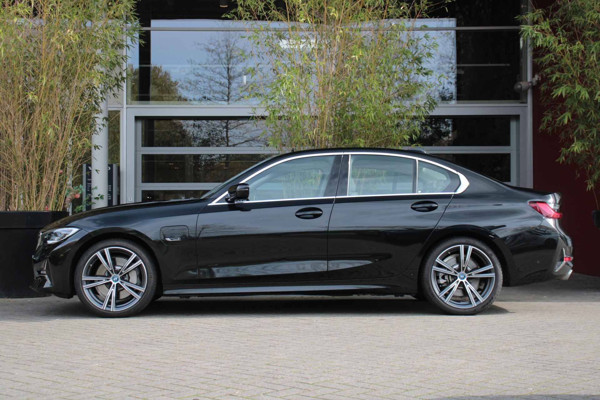 BMW 3-serie 330e High Executive 292 pk | Head-Up Display | Schuifdak | BLIS | Apple CarPlay/Android Auto | Cruise Control | Memory Seat | Pa - 5/27