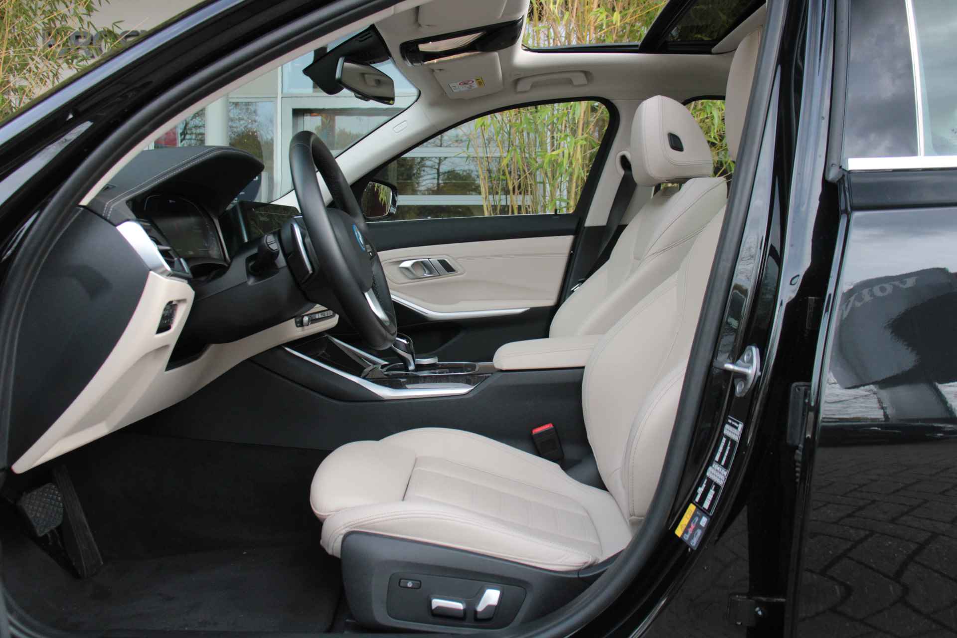 BMW 3-serie 330e High Executive 292 pk | Head-Up Display | Schuifdak | BLIS | Apple CarPlay/Android Auto | Cruise Control | Memory Seat | Pa - 6/27
