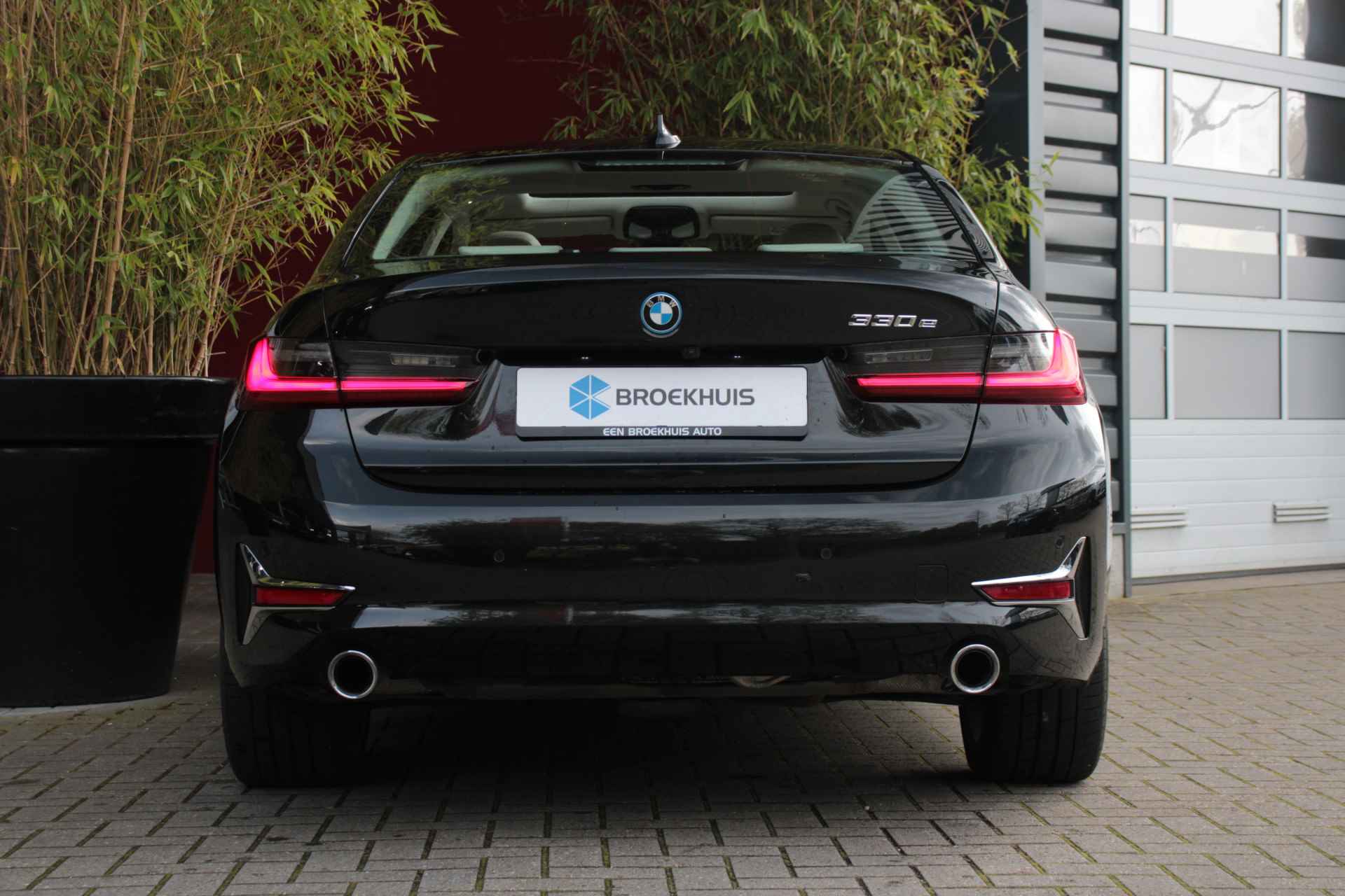 BMW 3-serie 330e High Executive 292 pk | Head-Up Display | Schuifdak | BLIS | Apple CarPlay/Android Auto | Cruise Control | Memory Seat | Pa - 10/27