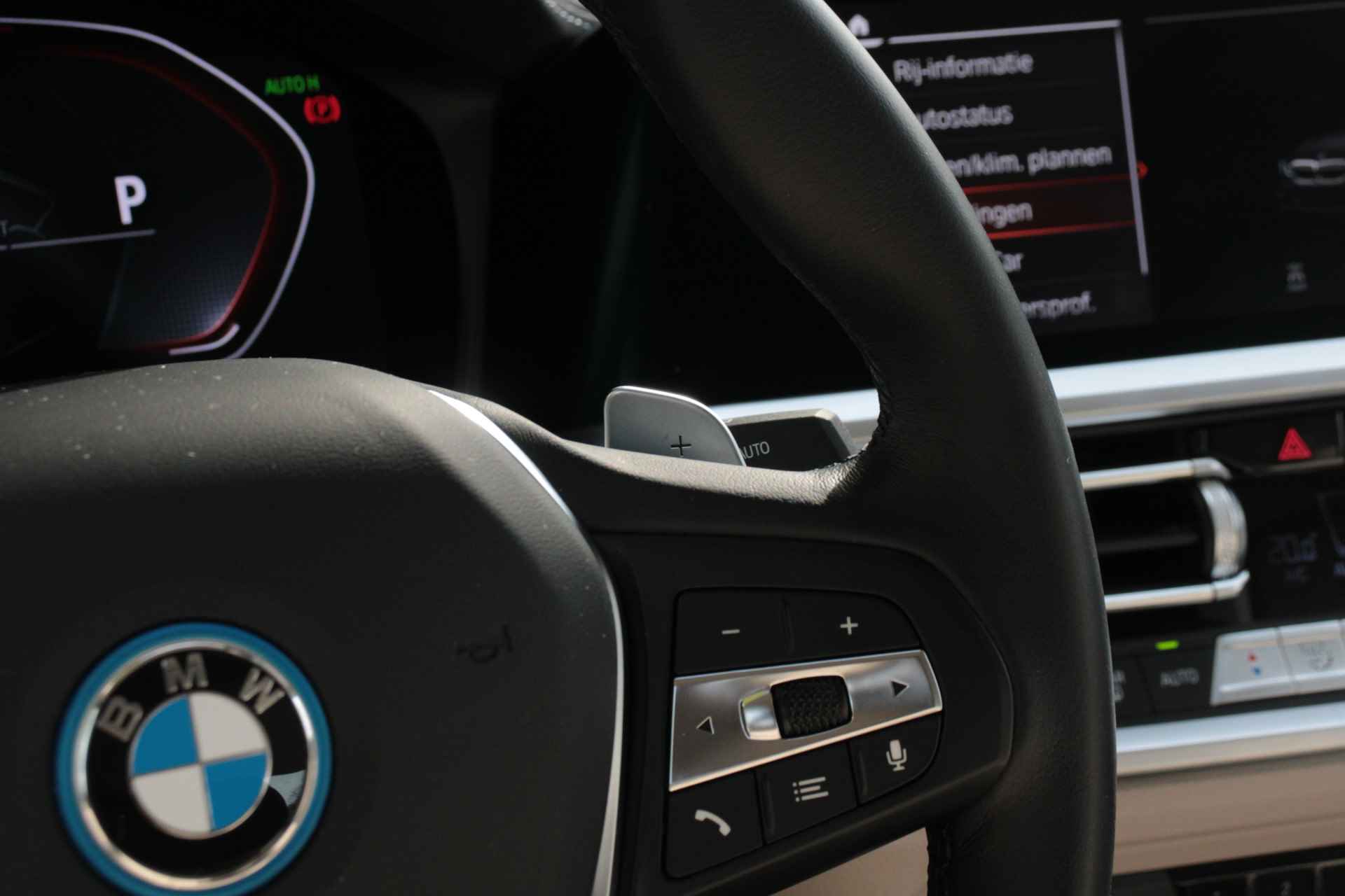 BMW 3-serie 330e High Executive 292 pk | Head-Up Display | Schuifdak | BLIS | Apple CarPlay/Android Auto | Cruise Control | Memory Seat | Pa - 16/27