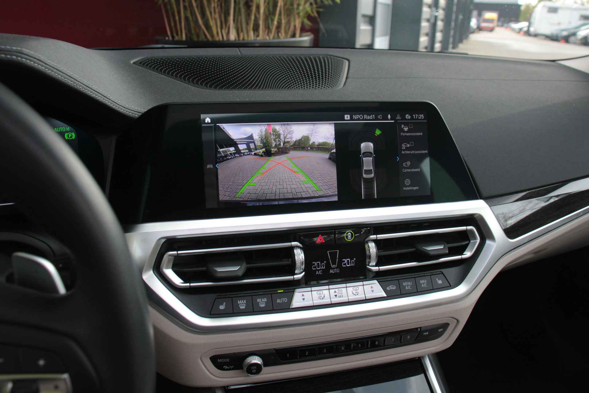 BMW 3-serie 330e High Executive 292 pk | Head-Up Display | Schuifdak | BLIS | Apple CarPlay/Android Auto | Cruise Control | Memory Seat | Pa - 17/27