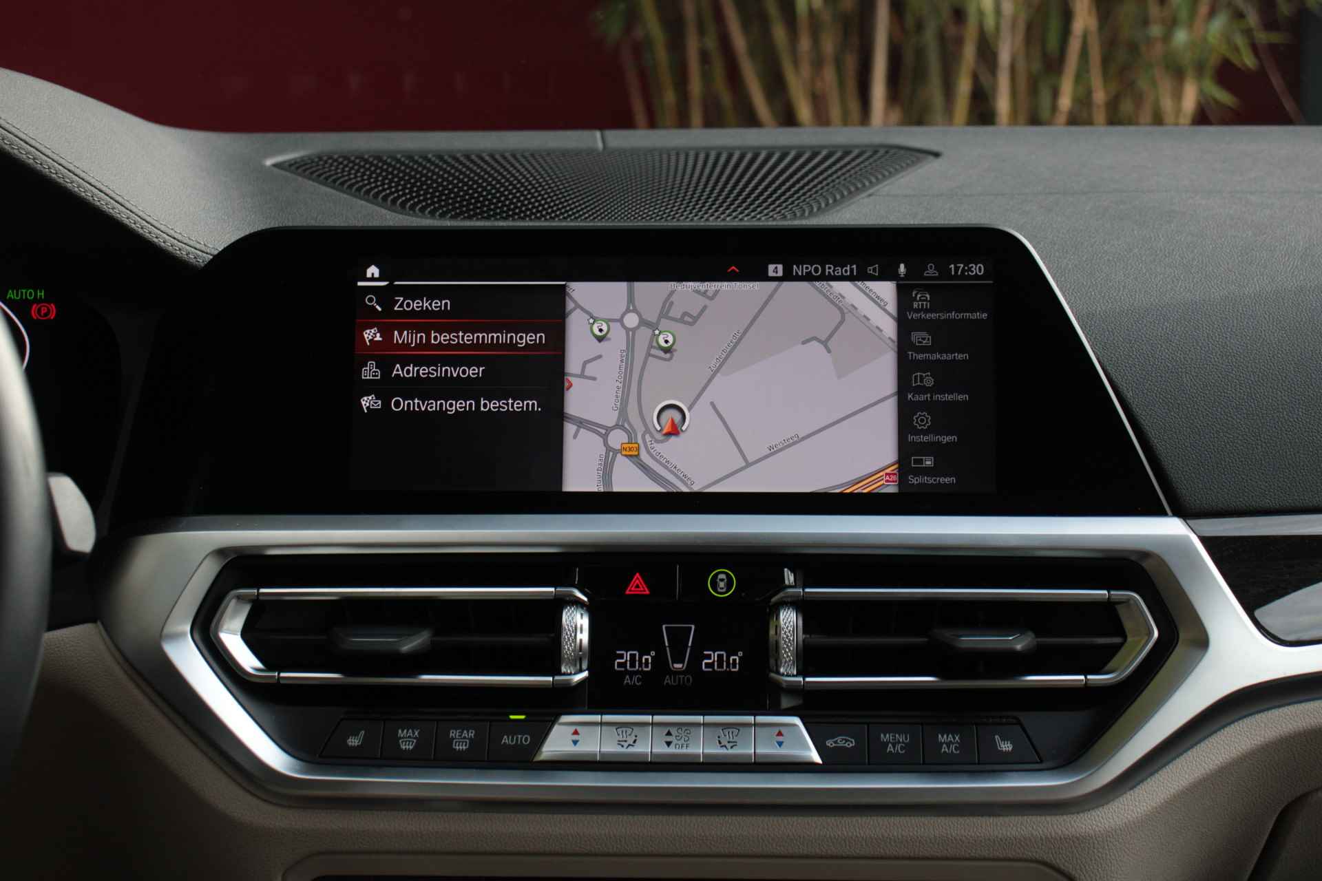 BMW 3-serie 330e High Executive 292 pk | Head-Up Display | Schuifdak | BLIS | Apple CarPlay/Android Auto | Cruise Control | Memory Seat | Pa - 18/27