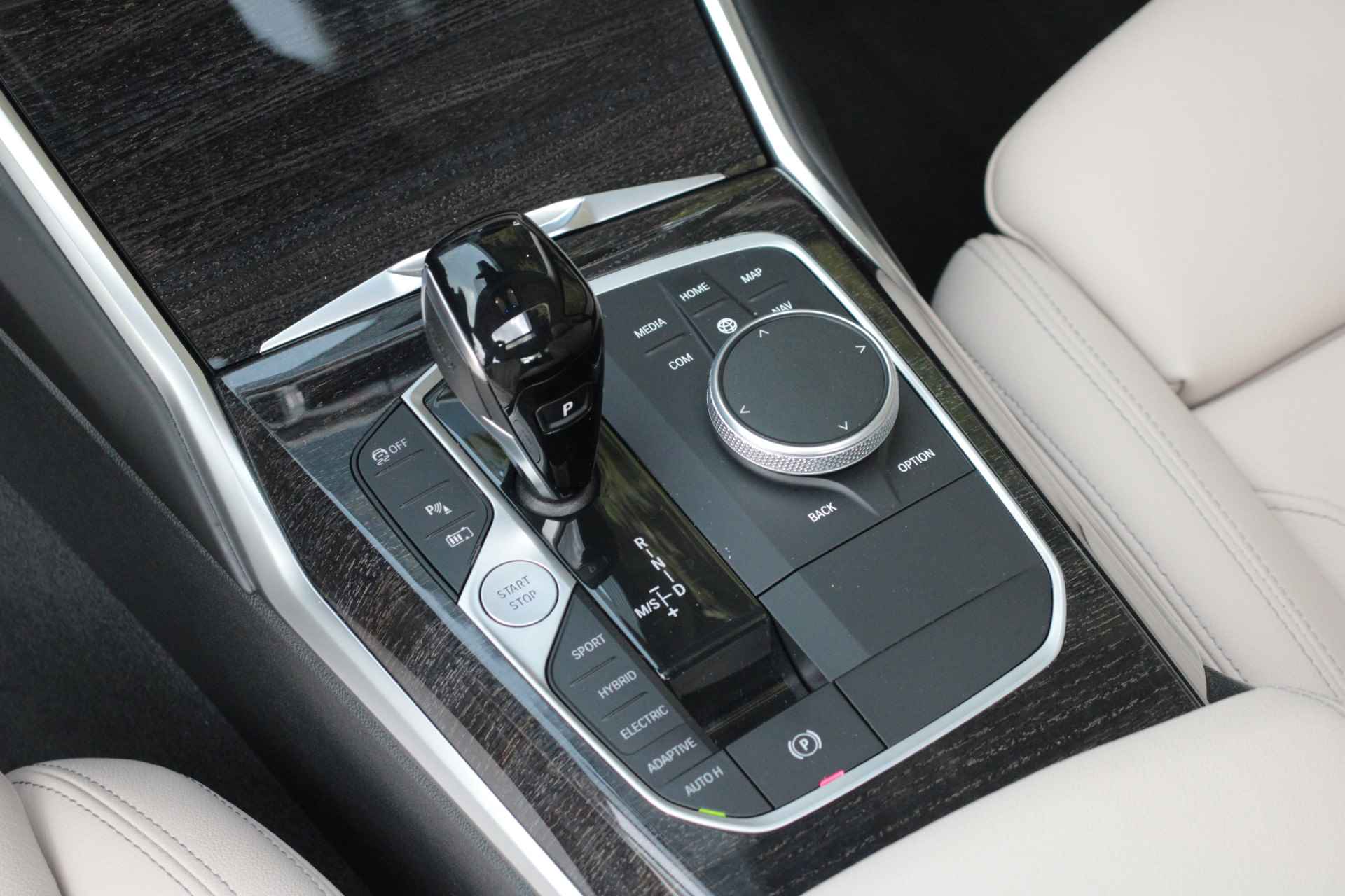 BMW 3-serie 330e High Executive 292 pk | Head-Up Display | Schuifdak | BLIS | Apple CarPlay/Android Auto | Cruise Control | Memory Seat | Pa - 20/27