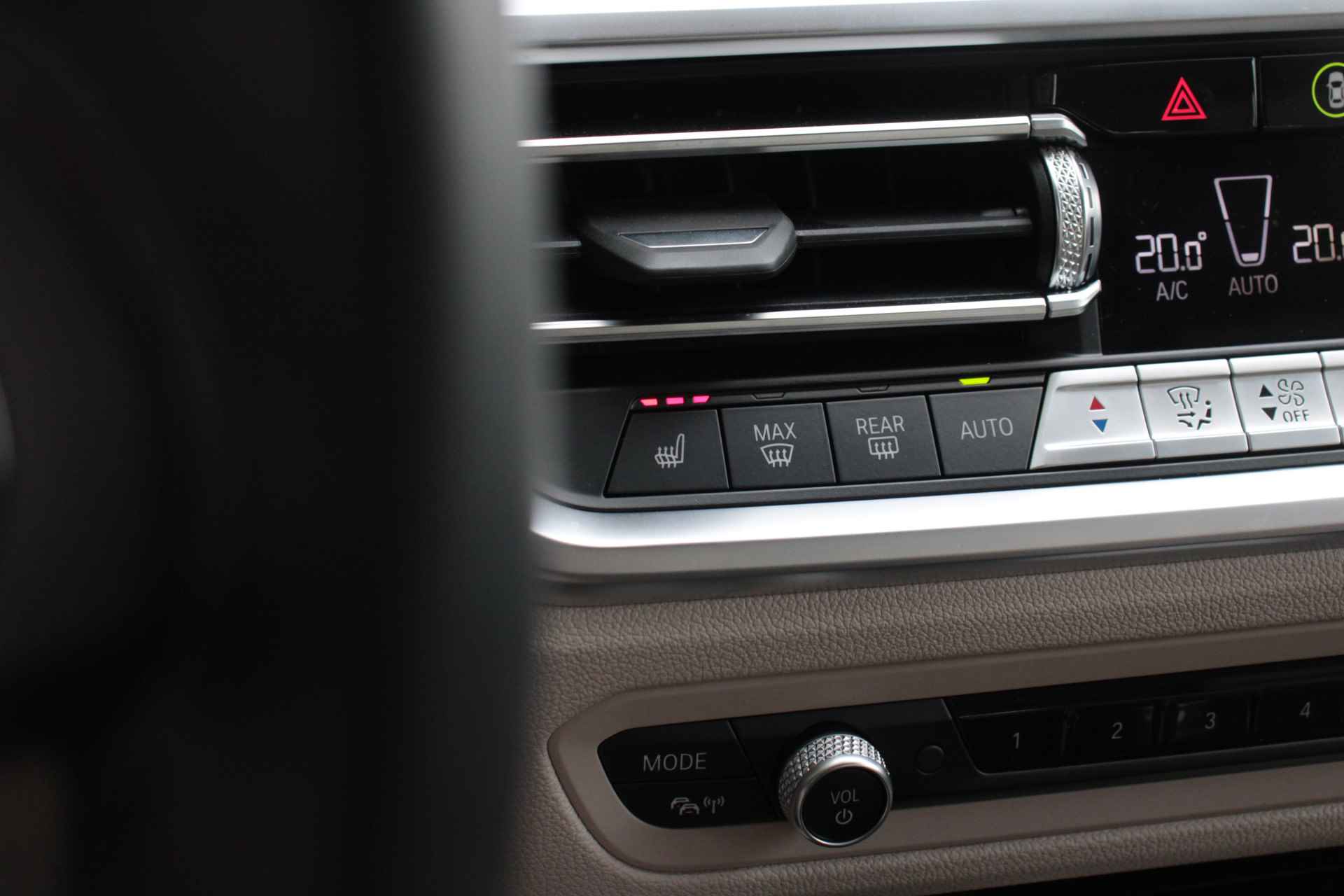 BMW 3-serie 330e High Executive 292 pk | Head-Up Display | Schuifdak | BLIS | Apple CarPlay/Android Auto | Cruise Control | Memory Seat | Pa - 22/27