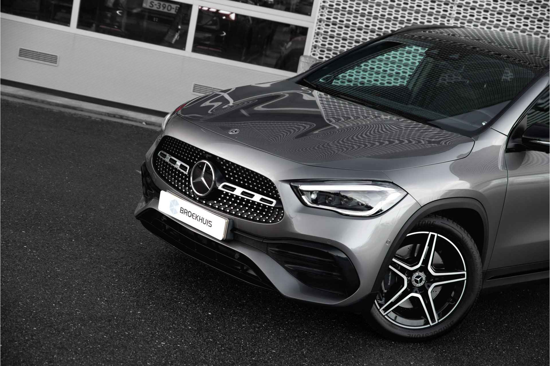 Mercedes-Benz GLA 250 AMG Line | Panoramadak | HUD | Trekhaak | Burmester | 19" | - 21/40