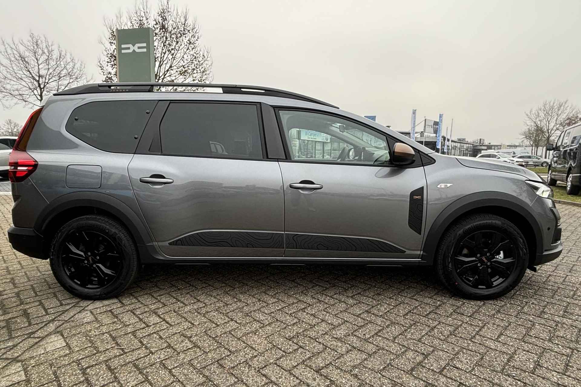 Dacia Jogger 1.6 Hybrid 140 Extreme 7p. "Pack Assist, Pack Navi, Direct Beschikbaar, ook voor Private Lease" - 33/35