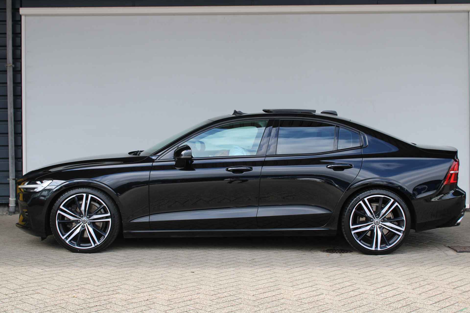 Volvo S60 2.0 B5 R-Design SCHUIFDAK/HARMANKARDON/20INCH/LEDER/GEHEUGENSTOEL/CAMERA - 3/30