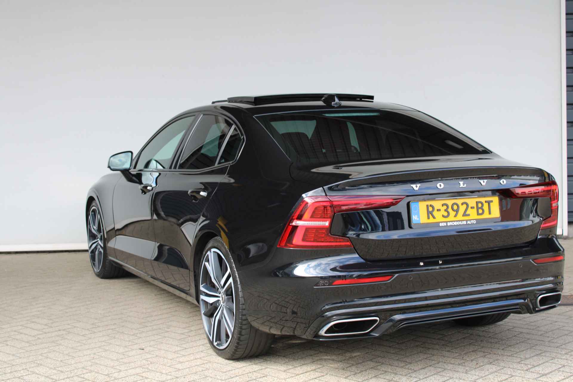 Volvo S60 2.0 B5 R-Design SCHUIFDAK/HARMANKARDON/20INCH/LEDER/GEHEUGENSTOEL/CAMERA - 7/30