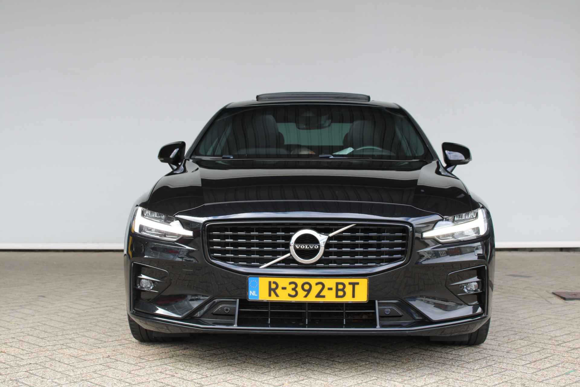 Volvo S60 2.0 B5 R-Design SCHUIFDAK/HARMANKARDON/20INCH/LEDER/GEHEUGENSTOEL/CAMERA - 12/30