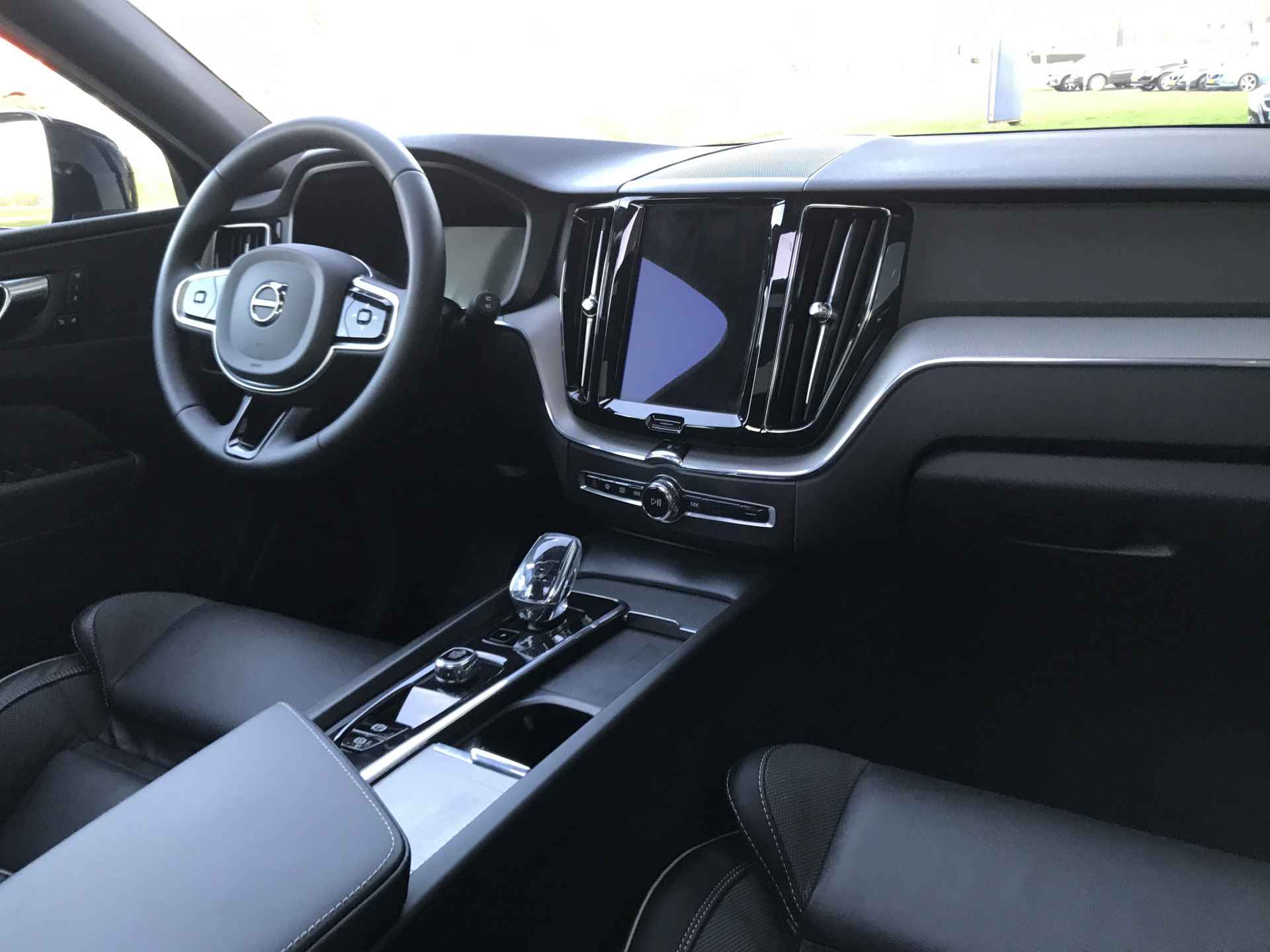 Volvo XC60 2.0 T6 Long Range AWD Plus Dark Automaat | Rijklaar incl 12 mnd Bovag | 1/2 tarief Panoramadak Keyless entry Camera Carplay - 11/36
