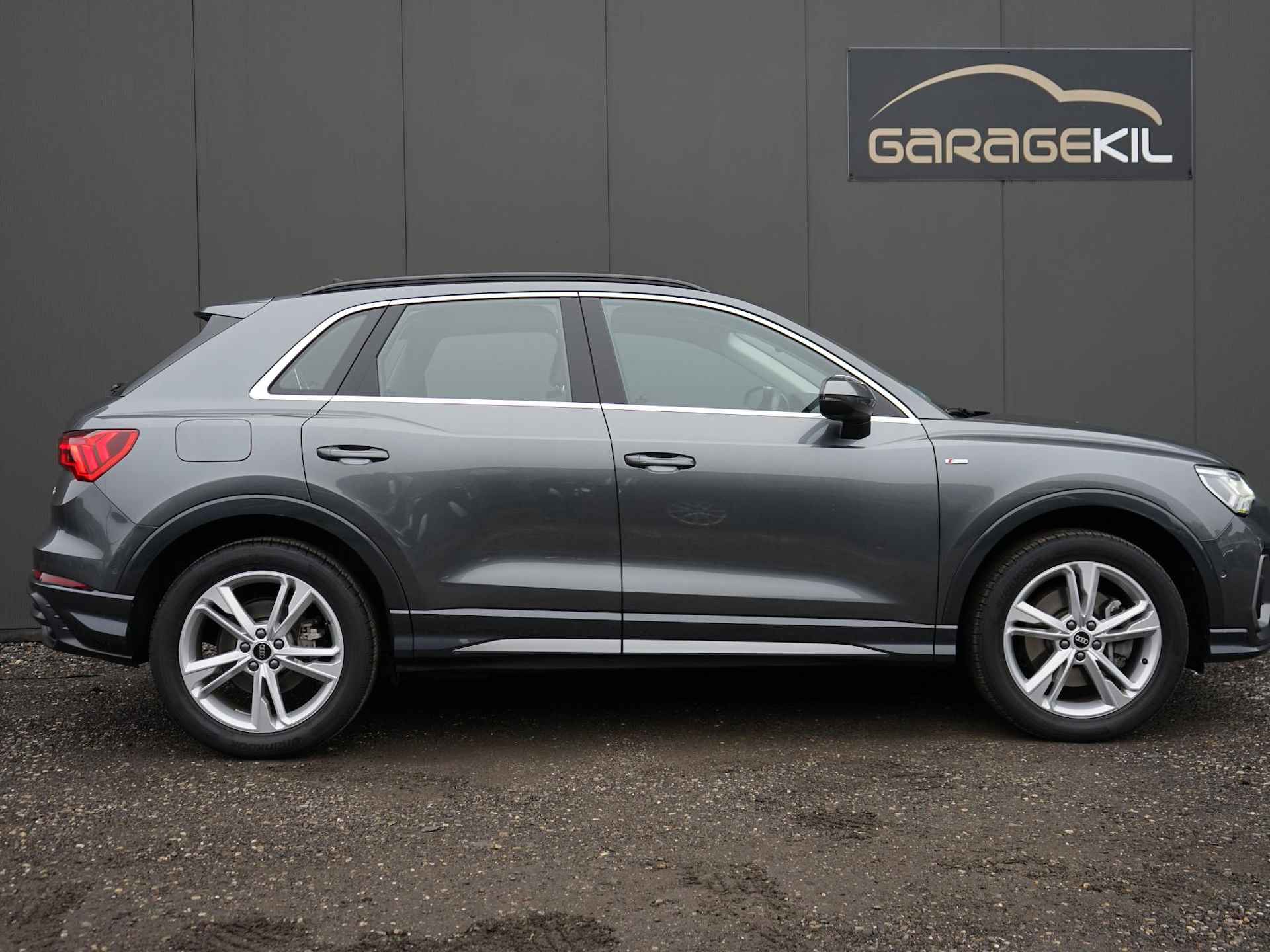 Audi Q3 45 TFSI e S edition 1ste eig. / Dealeronderh. / Audi Selection interieur / Ambiance plus / Matrix / Pano / 360 Camera / Adap. Cruise / - 5/36