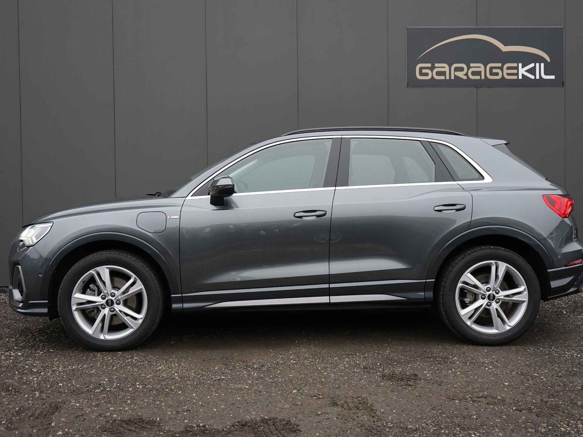 Audi Q3 45 TFSI e S edition 1ste eig. / Dealeronderh. / Audi Selection interieur / Ambiance plus / Matrix / Pano / 360 Camera / Adap. Cruise / - 6/36