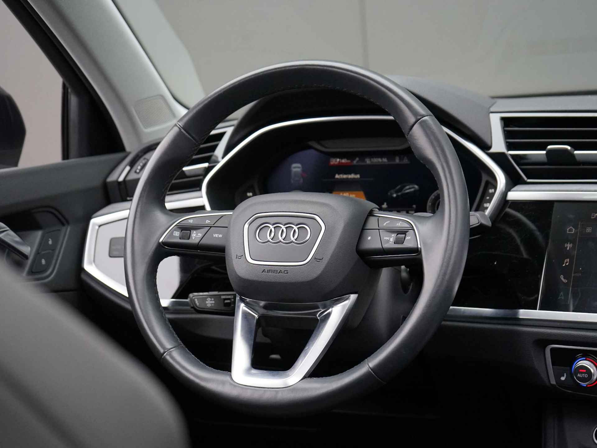 Audi Q3 45 TFSI e S edition 1ste eig. / Dealeronderh. / Audi Selection interieur / Ambiance plus / Matrix / Pano / 360 Camera / Adap. Cruise / - 19/36